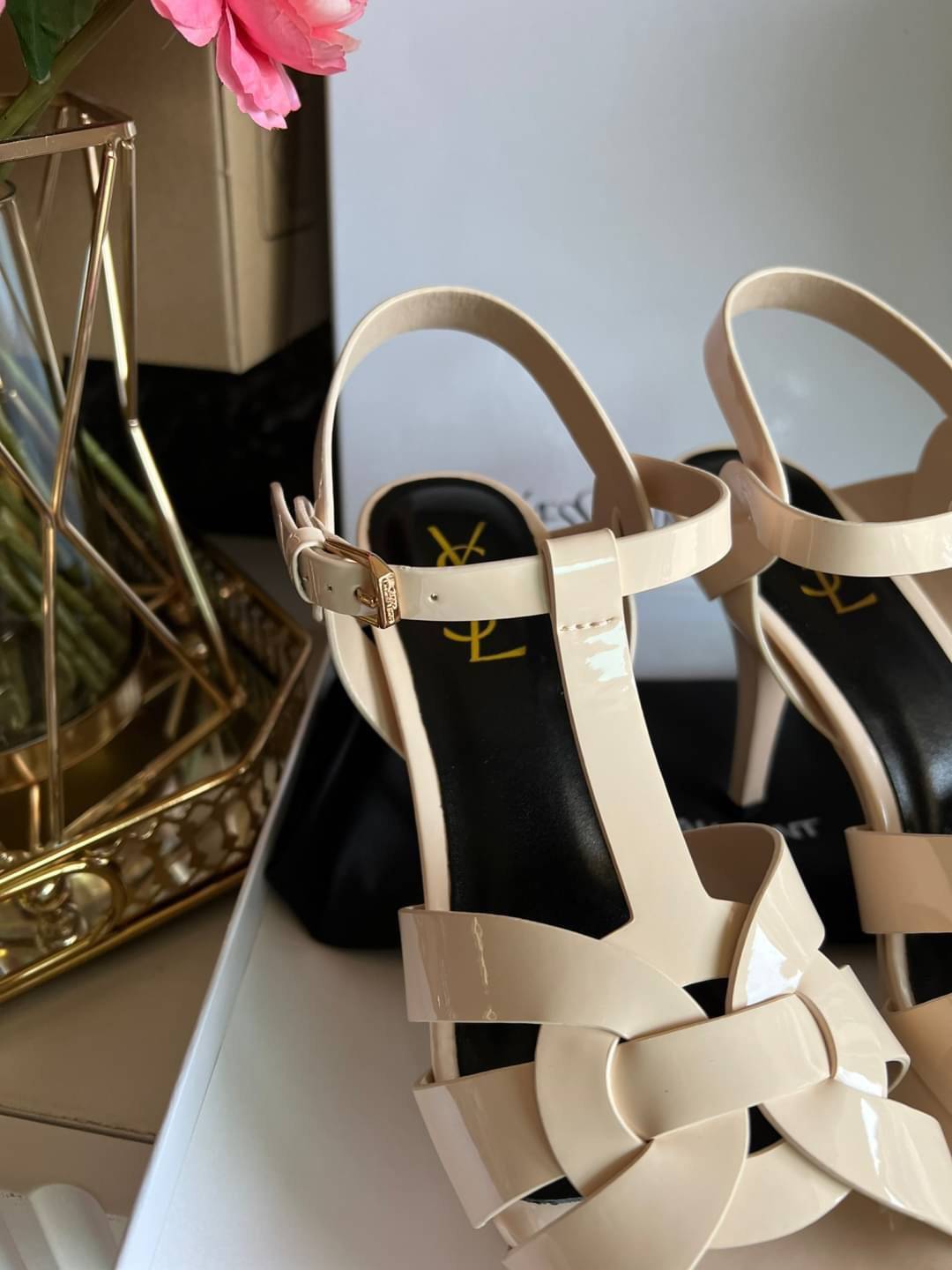 YSL TRIBUTE HEEL / SAINT LAURENT TRIBUTE HEEL / YSL HIGH HEEL เกรดออริจินอล รองเท้าส้นสูงแบรนด์หรู ที่สาวๆ ทุกคนควรมี ไว้ออกงานหรือใส่ทำงานได้ คู่นี้คือปังได้ตลอดกาล เพิ่มความสูงเพรียว สวยหรูมากค่ะ