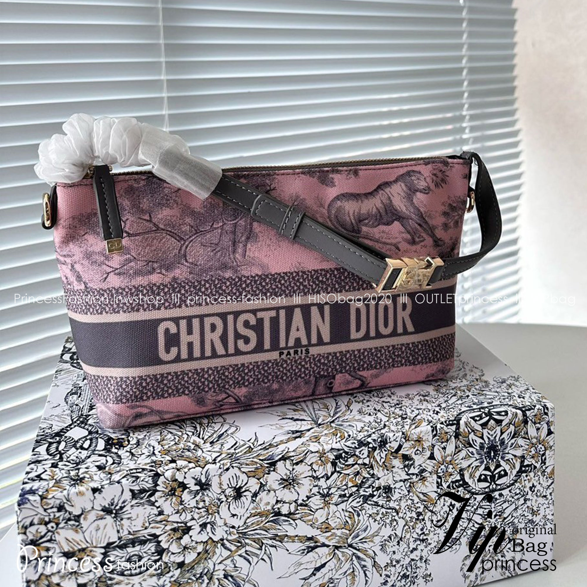 DIORTRAVEL NOMAD POUCH / DIOR POUCH BAG พร้อมส่ง กระเป๋าคลัทช์ทรงพอช สีใหม่ชมพูโทนหวาน ลวดลายคงความหรู ไซส์พกพาที่สามารถใช้ได้ทุกที่ทุกโอกาส