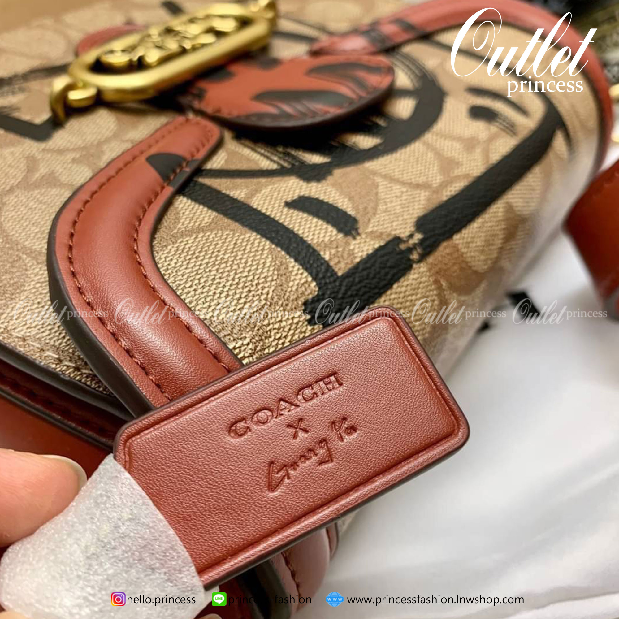 ของแท้ 💯% ได้ไปไม่ผิดหวังแน่นอนค่ะ! 📌Limited edition!! COACH REXY X GUANG YU CROSBODY BAG ((1501))