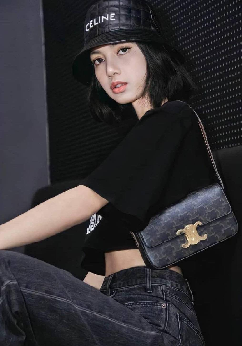 CELINE TRIOMPHE SHOULDER BAG VIP ดีไซน์ยอดนิยมสไตล์สาว LISA ทรงเหลี่ยมหนังSaffianoสวยหรูอยู่ทรง