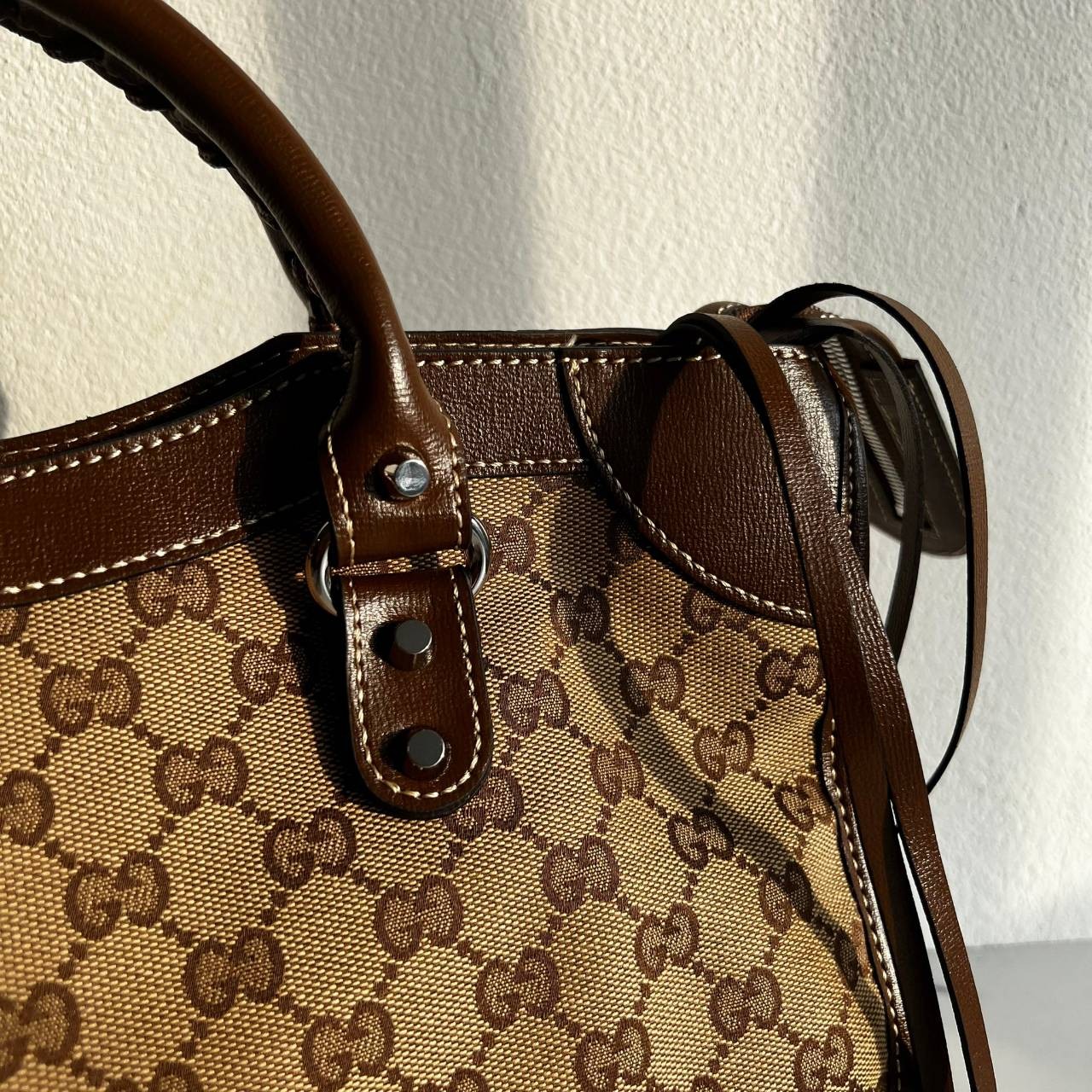 หนังแท้ Gucci The Hacker Project medium Neo Classic bag พร้อมส่งที่ไทย มาแล้วนะค้า มาแรง ขายดีม๊ากกกค่ะ GUCCI x BALENCIAGA CITY BAG ใบนี้มีสายสะพาย มาแรงที่สุดในตอนนี้ เป็นการออกแบบร่วมกันของ2แบรนด์ดัง เฟียส สวย แพทเทิร์นลาย ทรง เป๊ะๆ งานเทพสุดแบบเทียบแท้