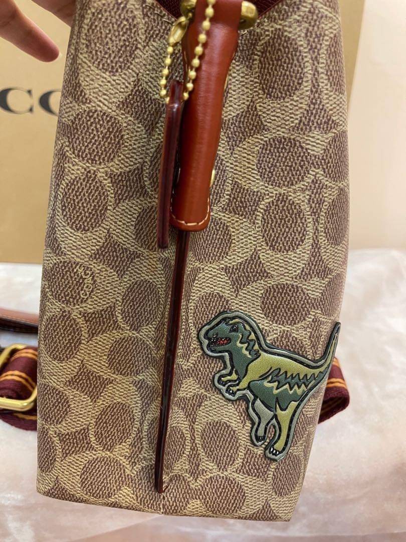 Coach Willow Bucket Bag In Signature Canvas With Patches รุ่นใหม่ล่าสุด พร้อมส่งที่ไทย