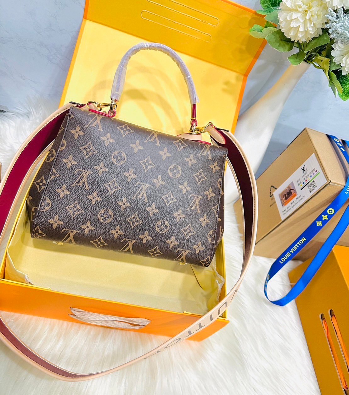 LV Cluny BB Monogram / LV Bag พร้อมส่ง กระเป๋าสะพายลายโมโนแกรมเปิดหน้า เป็นอีกรุ่นที่ขายดีมากเพราะใช้งานง่าย งานปั้มสวยเป๊ะปังตามรูป