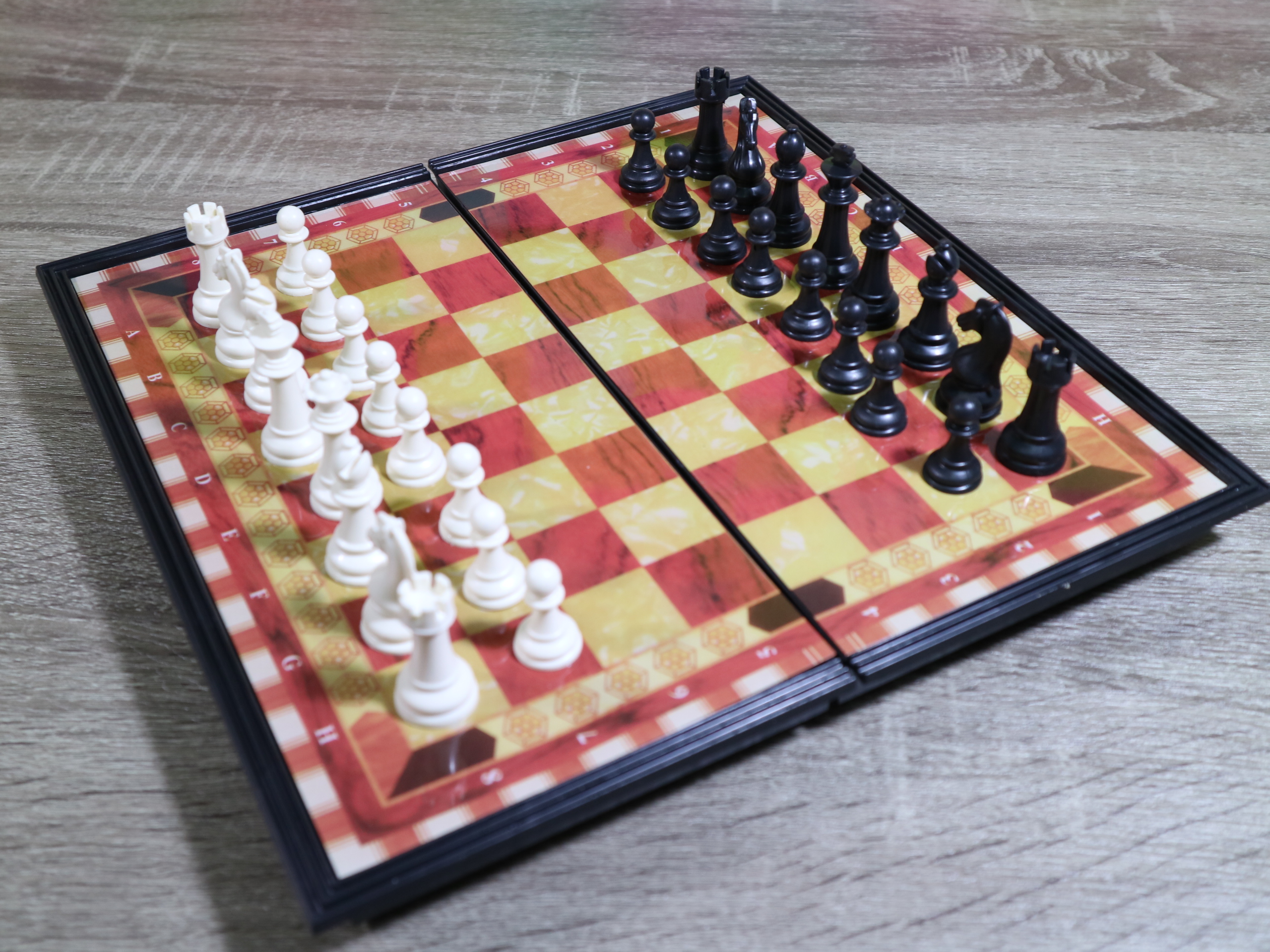 หมากรุกสากลแม่เหล็ก (ขนาด 24 x 24.5 x 2 cm.)