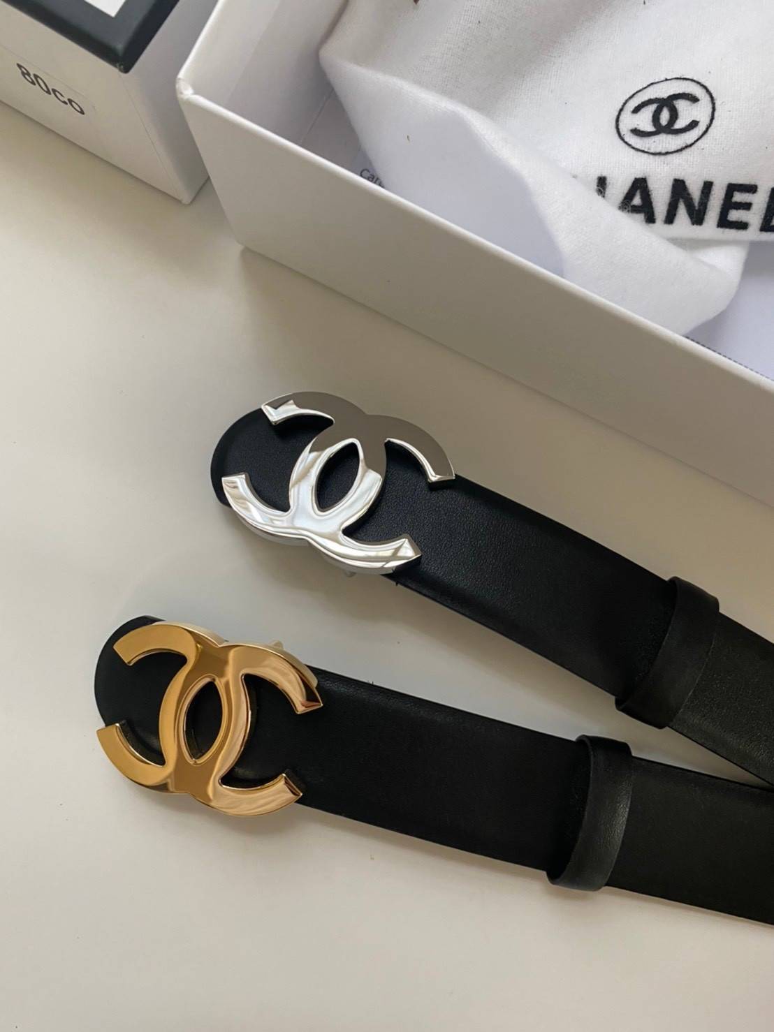 CHANEL BELT เข็มขัดสุดหรูสายหนังแท้ หรูหรา น้อยแต่มาก ภาพถ่ายจากงานขายจริง โลโก้ 3D metal เข้าได้กับทุกลุ๊คสไตล์การเเต่งตัว สวยหรูดูดีมีระดับ ไอเท็มนี้แนะนำเลยค่าา มาน้อยรีบๆ หน่อยน้าา