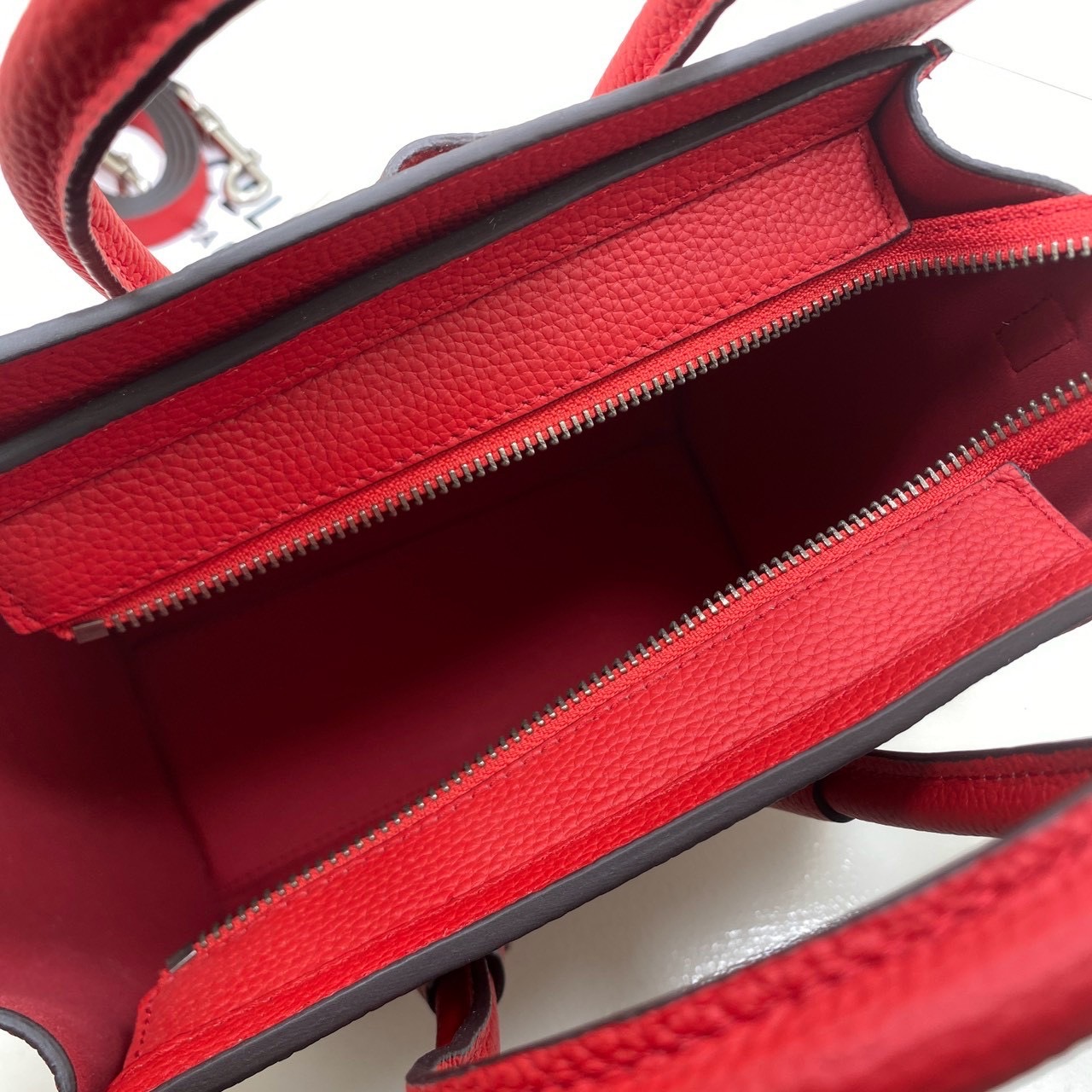 ORI หนังแท้ | Celine Luggage Tote Nano Bag20cm กระเป๋าสะพายทรงโท้ท ดีไซน์เป็นเอกลักษณ์ เรียบหรูดูแพง