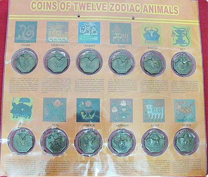 แผงเหรียญ12ราศี หลังหลังยันต์8ทิศ หนุนดวง แก้ปีชง+คาถาบูชาขอลาภประจำวันเกิดทั้ง 7 วันค่ะ