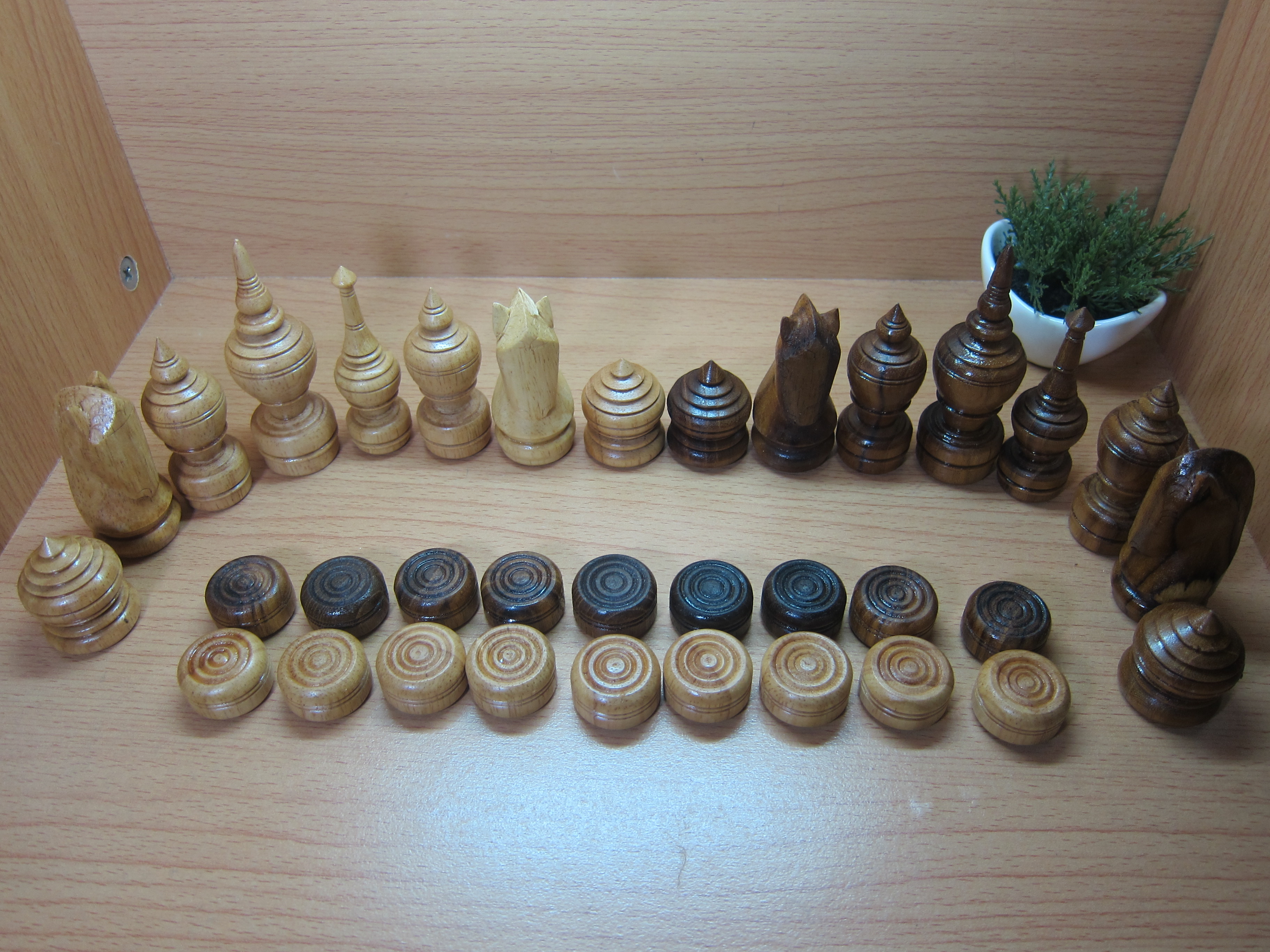 ตัวหมากรุกไทยไม้สักและไม้ยางพารา