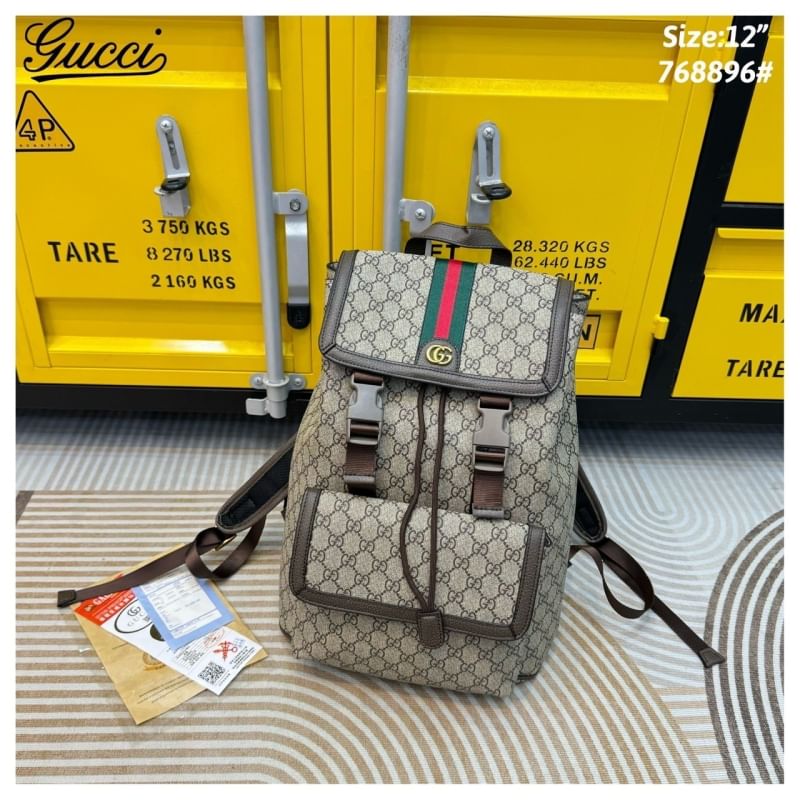 GUCCI Ophidia small backpack กระเป๋าเป้ แคนวาส GG Supreme พาเลตต์สีน้ำตาลเบจที่สวยงามเหนือกาลเวลา โดดเด่นด้วยลาย Double G ขนาดกำลังเหมาะ ไม่เล็กไม่ใหญ่จนเกินไป ใช้งานง่าย