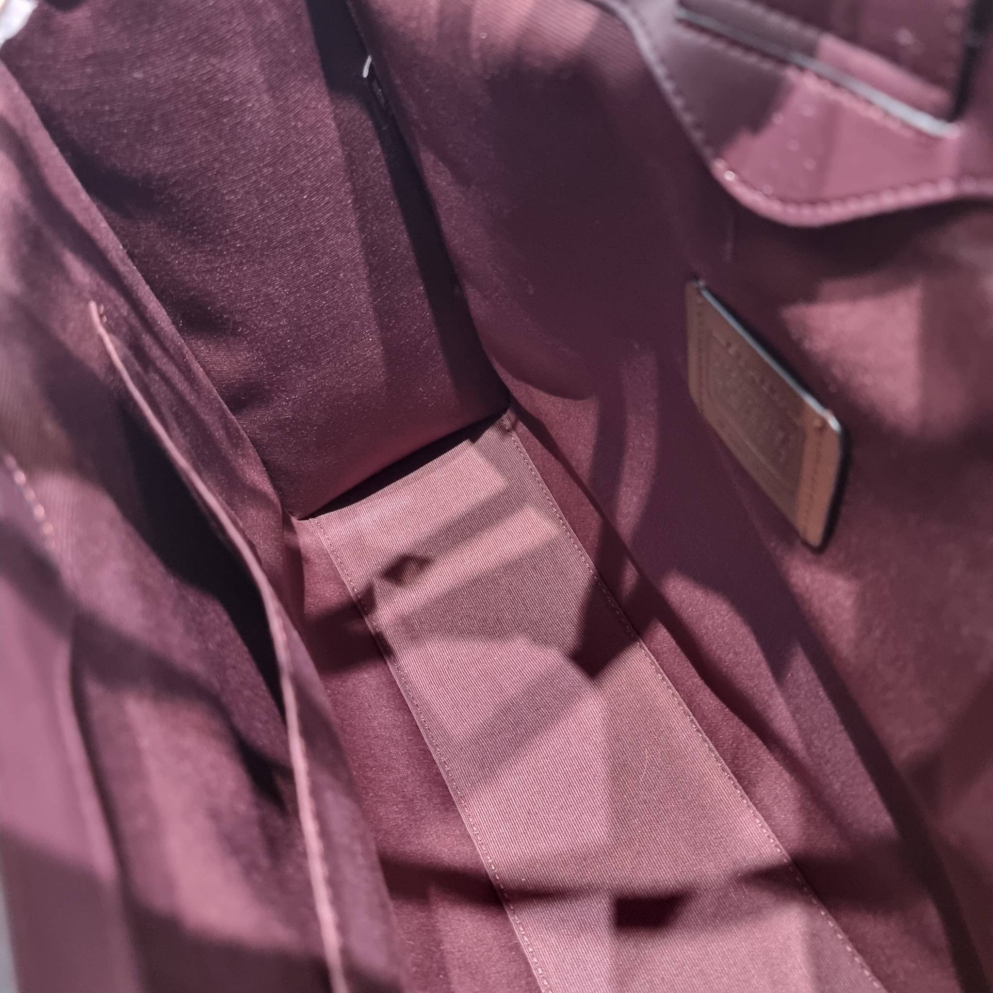 COACH NINA CARRYALL CL654 / COACH Nina Tote Bag พร้อมส่ง 2 สี กระเป๋าโท้ทสะพายไหล่ ใบใหญ่ คอลเลคชั่นใหม่ ตอบโจทย์คนที่ชอบใส่ของเยอะๆได้อย่างดี ดีไซน์รูปทรงคลาสสิค เรียบหรู