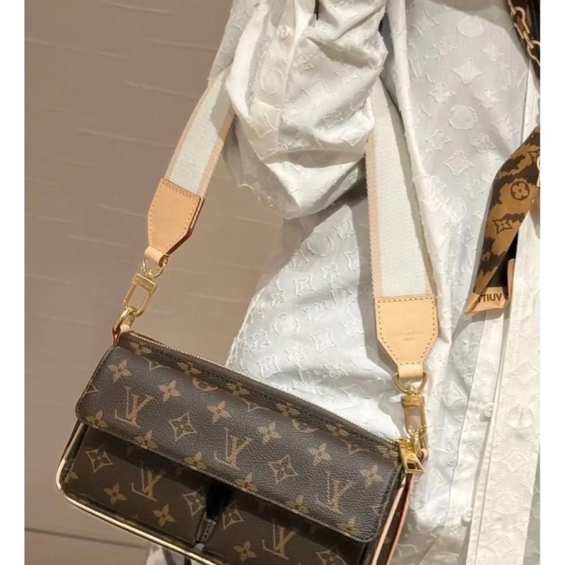 LV Vivacité bag Monogram Canvas กระเป๋าสะพายมัลติ/กระเป๋าถือรุ่น รุ่นมัลติขนาดกำลังสวย ใช้งานได้อย่างคล่องตัว สวยหรู สะดวกใช้มากๆตรงด้านหน้า ดีไซน์แบ่งเป็นกระเป๋าเล็กไว้ให้เก็บของจุกจิก สวยหรูดูแพง