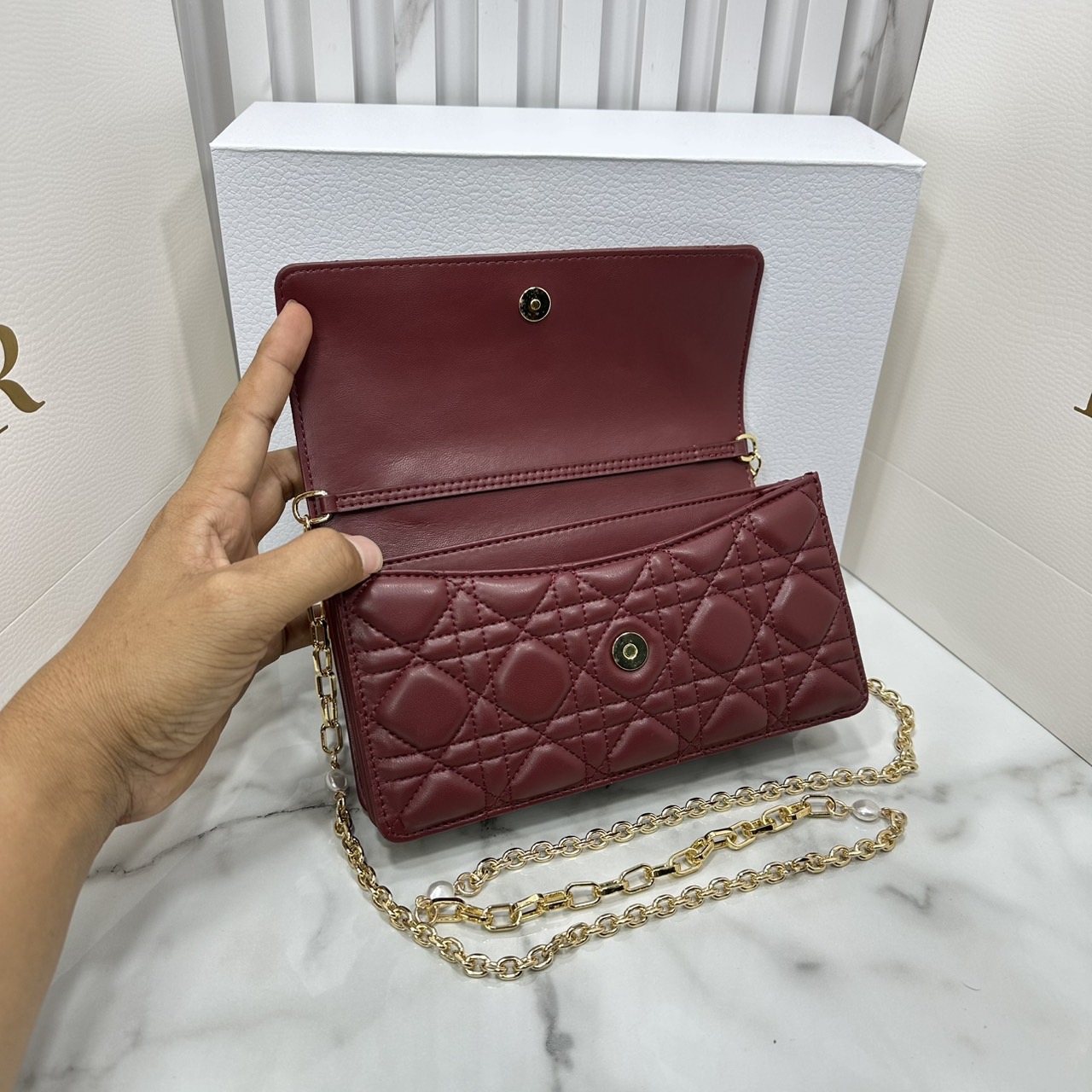 ORI หนังแท้ | My Dior Mini Bag / Dior Clutch Bag กระเป๋าสะพายทรงคลัชทันสมัย หรูหราสง่างาม จะถือหรือสะพายก็ดูดีมีระดับ กระเป๋าที่ใช้งานได้จริงใบนี้ใส่ของจำเป็นได้ครบถ้วน