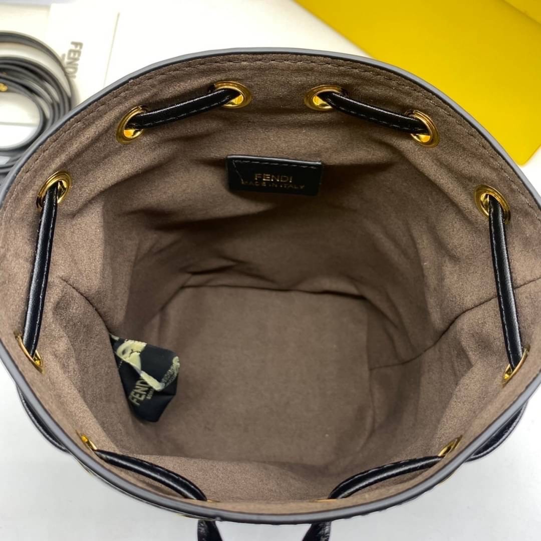 พร้อมส่ง 3 สี FENDI Mon Tresor Black leather mini-bag / FENDI Bucket Bag กระเป๋าสะพายทรงบัคเก็ตงานหนังเต็มใบ ไซส์มินิ เกรดออริ สลับแท้ 1:1