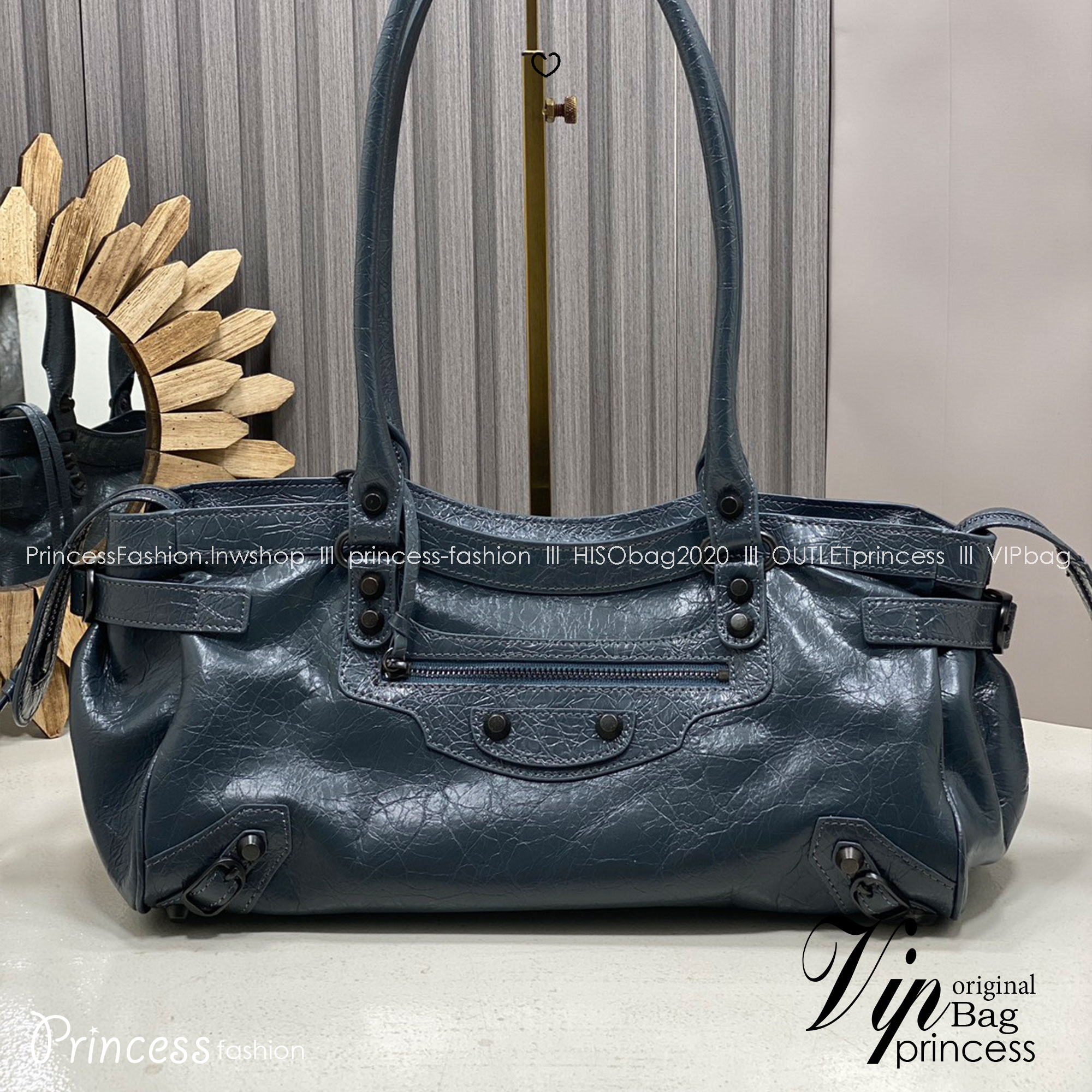 ORI หนังแท้ | Balenciaga Le City Bag East-west Bag กระเป๋าถือ/สะพายข้างทรงยาวดีไซน์โดดเด่นสวยเท่ล้ำสมัย ที่สุดแห่งความไอคอนิกไม่เหมือนใคร มีกิมมิคและลูกเล่นแพรวพราว