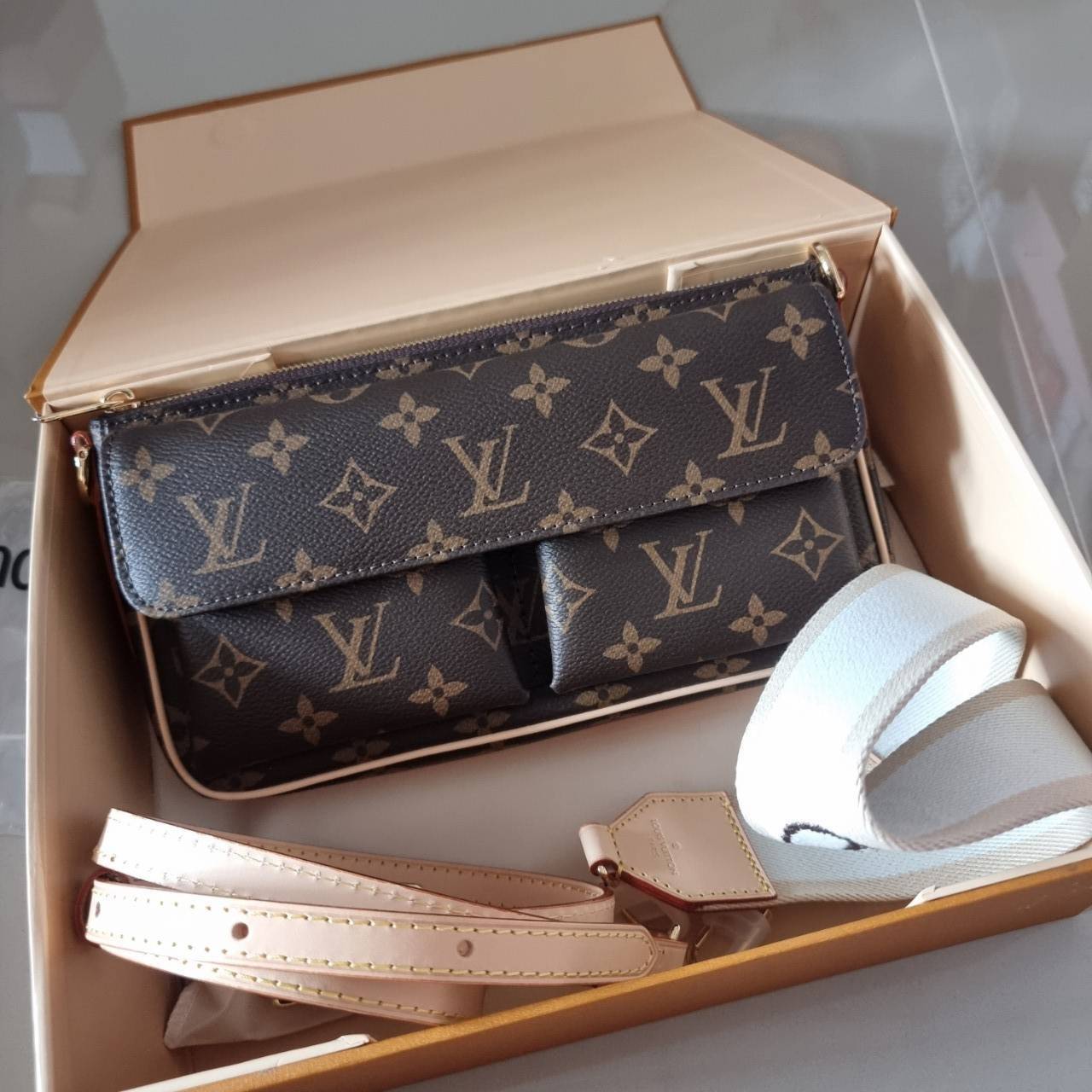 LV vivacite bag กระเป๋าสะพายมัลติ สายหนังครอสบอดี้ ปรับได้ตามต้องการ