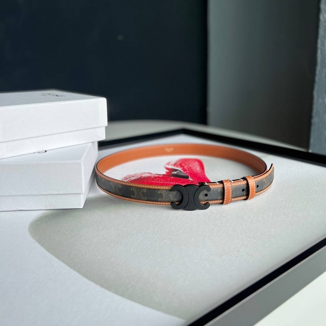 หนังแท้ CELINE BELT LOGO 18MM / Celine Triomphe Belt in Natural Calfskin เกรดใช้งานสลับของจริง ออริจินอลหนังแท้ หัวเข็มขัดโลโก้แบรนด์แบบ 3D Vintage สีทอง/สีดำ ปั้มโลโก้คมชัดคล้ายของจริง สายปรับระดับได้ในดีไซน์เรียบหรูเข้ากับทุกลุ๊คใช้ได้ทั้งชายหญิง