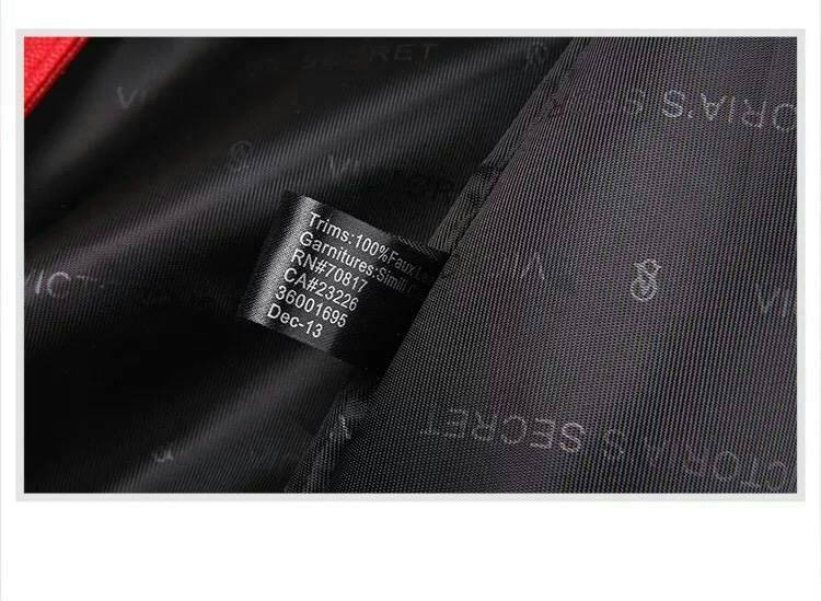 Victoria’s Secret Tote Bag 2019 กระเป๋าถือหรือสะพายลายหนังคาเวียร์ สวยด้านหน้าประดับด้วยโลโก้ ตัวกระเป๋าแต่งด้วยลายปักสวยเก๋ ปากกระเป๋าเปิดปิดด้วยซิปสะดวกใช้ ภายในมีช่องโล่งและช่องเล็กไว้แบ่งเก็บของ ใส่หนังสือ เอกสาร A4 Notebook ipad กระเป๋าสตางค์ ของใช้ไ