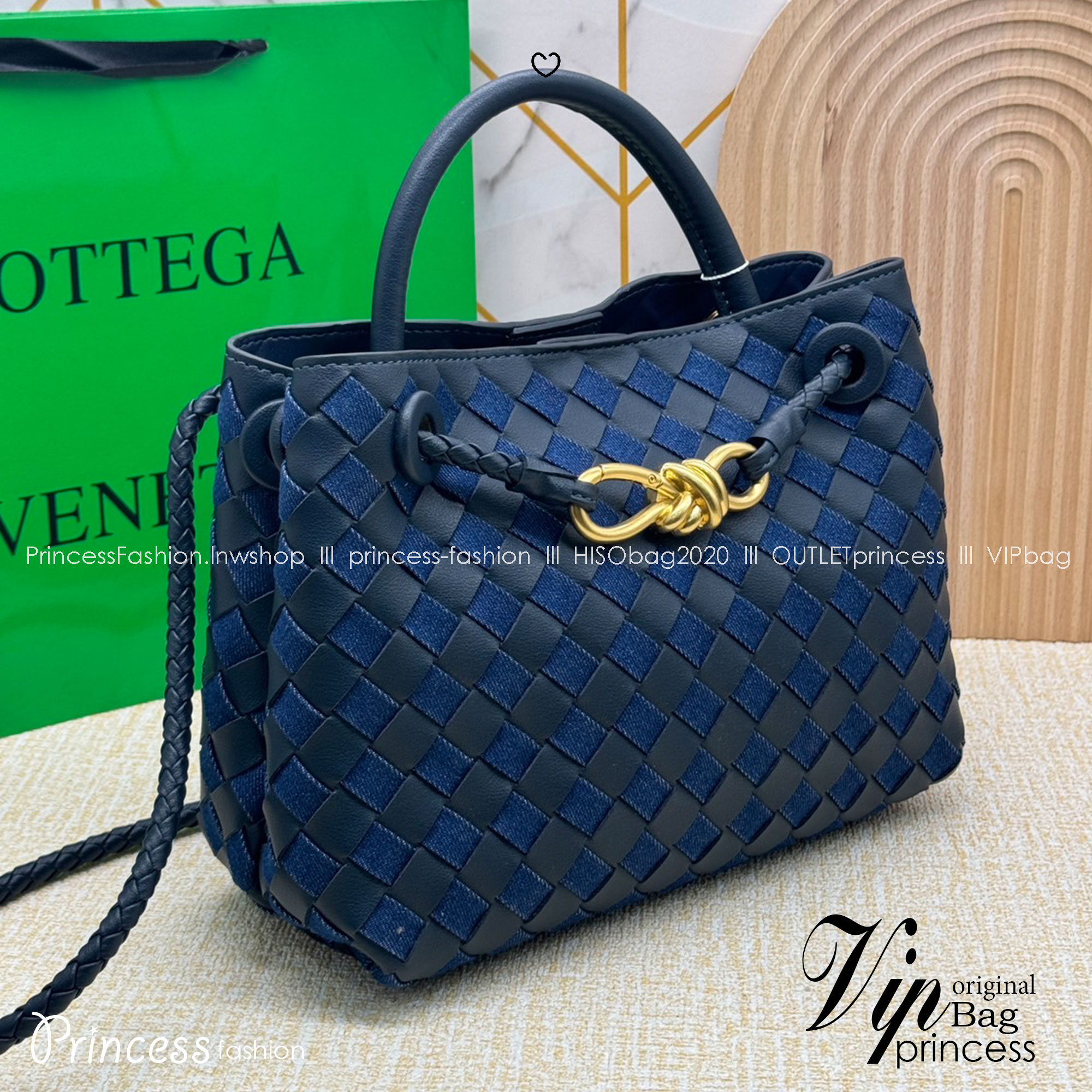 BOTTEGA Small Andiamo Denim Shoulder Bag 25cm / BOTTEGA Tote Bag กระเป๋าสะพายดีไซส์สาน วัสดุเดนิมคอตตอนรุ่นใหม่ สวยงามเป็นเอกลักษณ์ เกรดออริ 1:1 ใช้งานต่างประเทศได้