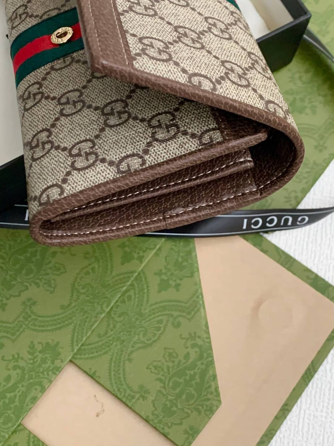 พรีเมี่ยมกิ๊ฟแท้ 100% 】GUCCI PRINT GG Unisex Wallet Crossbody With Chain กระเป๋าสตางค์ใบยาวคล้องไหล่หนังแท้ [Box set]