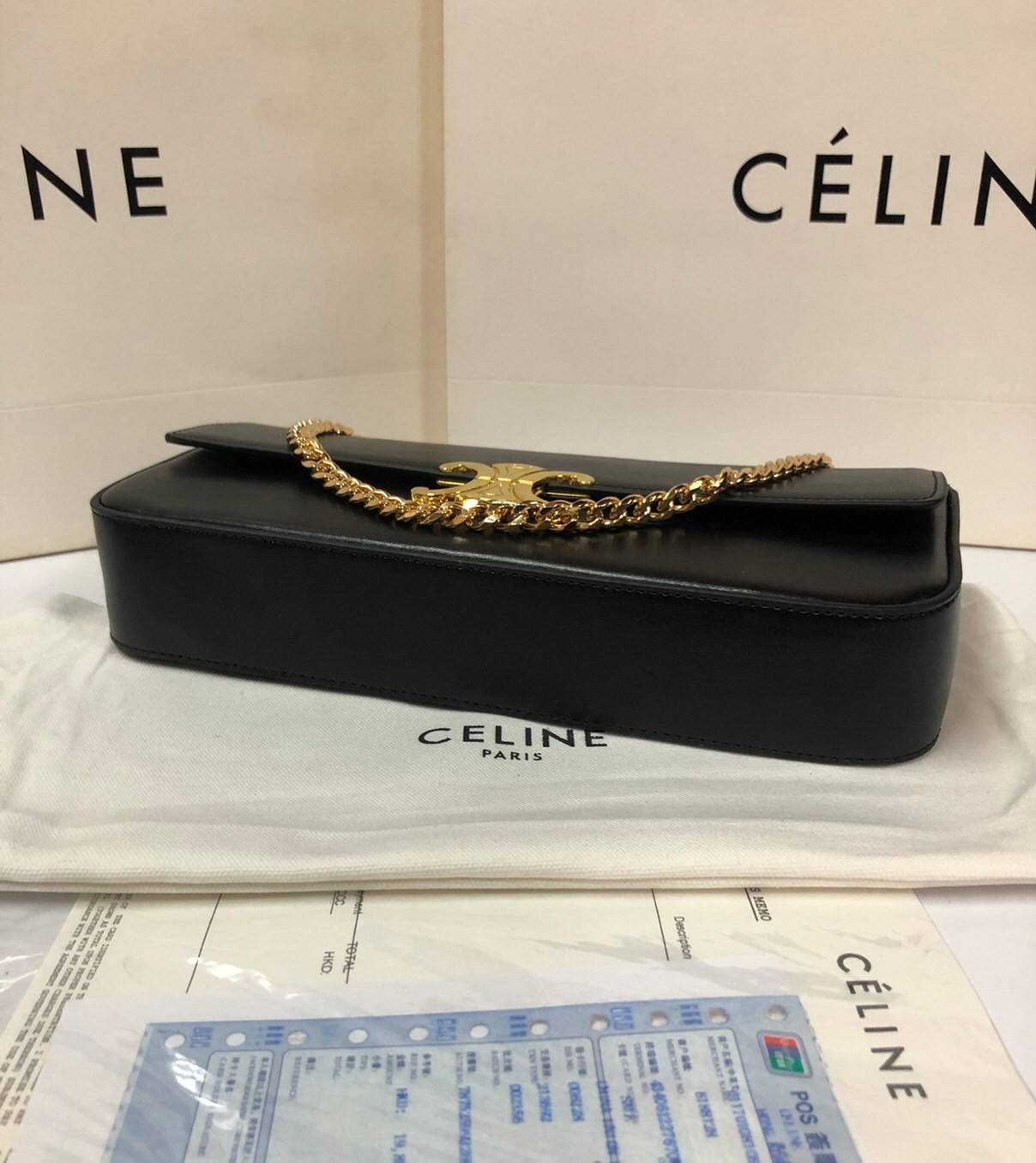 หนังแท้ CELINE CHAIN BAG TRIOMPHE IN SHINY CALFSKIN BLACK ก็ปังๆ ยาวๆ ไปเลยสิค่ะ งานหนังแท้ทั้งใบสวยหรู สวยมากกก เก๋มาก ต้องมีแล้วค่าา แบบใหม่ล่าสุด งานพึ่งเข้ามาน้อยน้าา ราคาดีไปอีก ภาพสินค้าถ่ายจากงานขายจริง ใช้งานต่างประเทศได้เลยค่าา