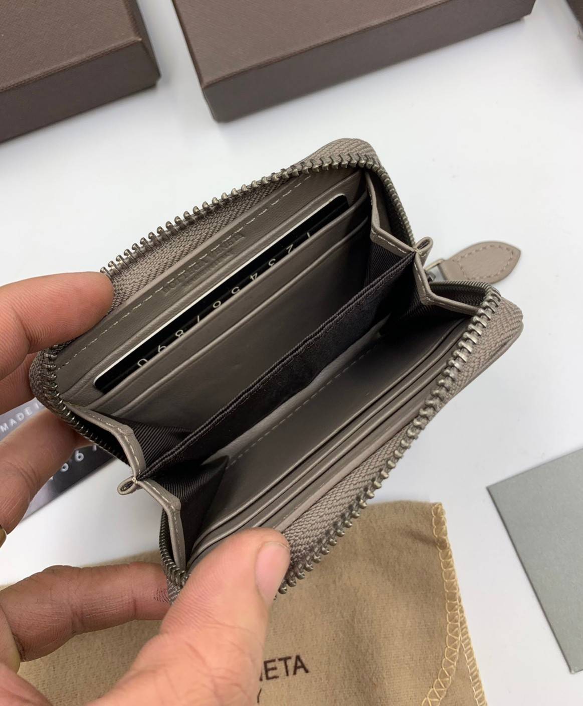 พรีเมี่ยมกิ๊ฟแท้ 100% 】หนังแท้ Bottega Veneta Intrecciato Nappa Short Zip Around Wallet