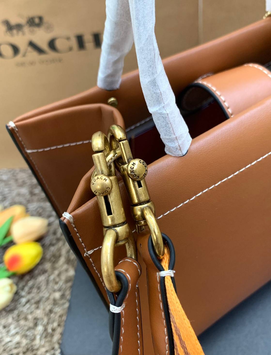 สินค้าออกใหม่ยังไม่ช้อปเข้าไทยจ้าา พร้อมส่งที่นี่ที่เดียว แค่สายสะพายก็คุ้มแล้วจ้าา! COACH CASHIN CARRY TOTE ((C8544)) พร้อมส่งที่ไทย สวยก่อนใครรับสงกรานต์นี้ค่าา! กระเป๋าทรงTote หนังแท้เรียบ นิ่มสวยงามค่ะ