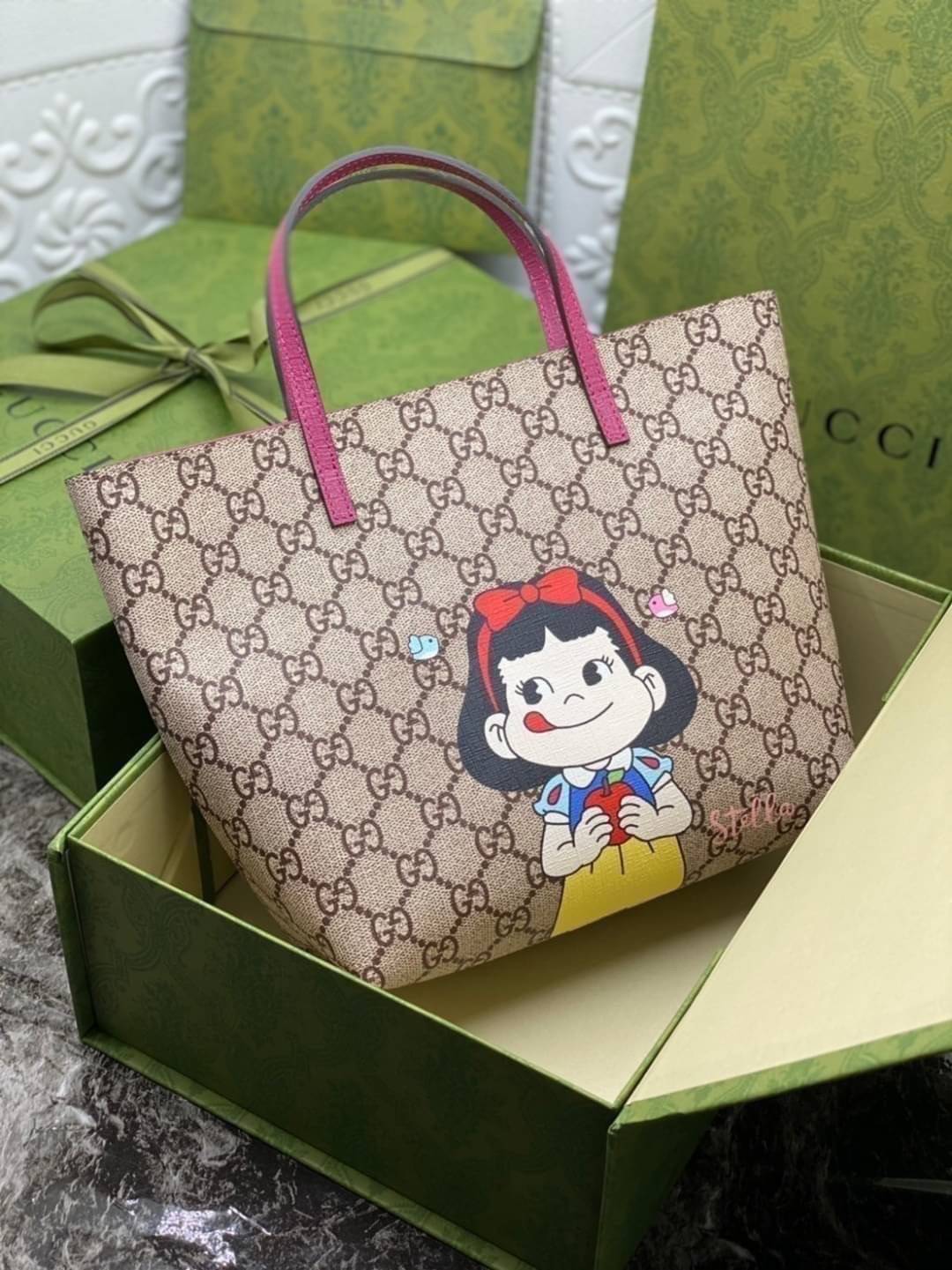 VIP 】Animal-Friendly Gucci Kid GG Supreme Tote Bag งานหนังแท้ทรงตั้งสวย ขนาดกะทัดรัด จุของได้เยอะ ใช้ได้ทั้งเด็กและผู้ใหญ่ น่ารักมากค่ะ **ขายดีตลอดกาล**