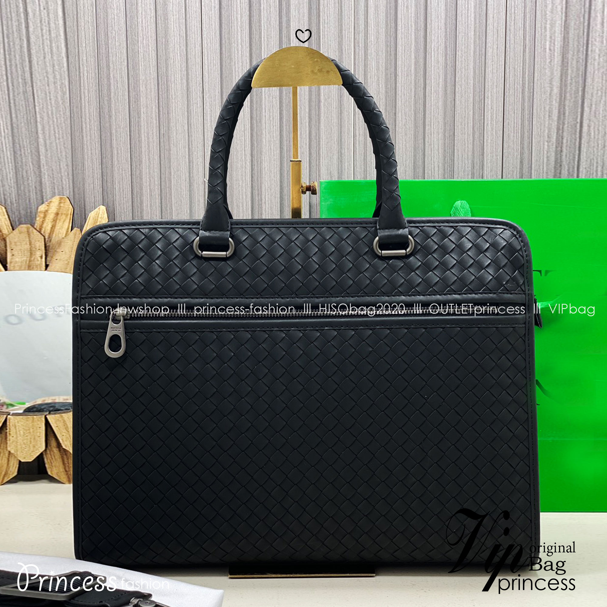 ORI หนังแท้ | Bottega Veneta Getaway Briefcase / Bottega Messenger Bag กระเป๋าใส่เอกสาร กระเป๋าทรงแมสเซ็นเจอร์ สวยเรียบหรูคลาสสิกเป็นเอกลักษณ์ โดดเด่นด้วยงานสานตาราง ดีไซน์เรียบง่าย แต่ดูแพง เหมาะสำหรับคนทำงานออฟฟิศมากๆ