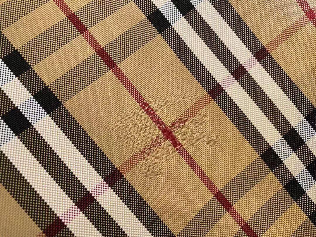 พรีเมี่ยมกิ๊ฟแท้ 100% 】BURBERRY TOTE VINTAGE BAG VIP GIFT WITH PURCHASE (GWP) พรีเมี่ยมกิ๊ฟ Limited Edition จากBURBERRY วัสดุหนังCANVASสลับหนัง เปิดปิดด้วยกระดุมแม่เหล็ก ภายในมีช่องใส่ของโล่งกว้าง