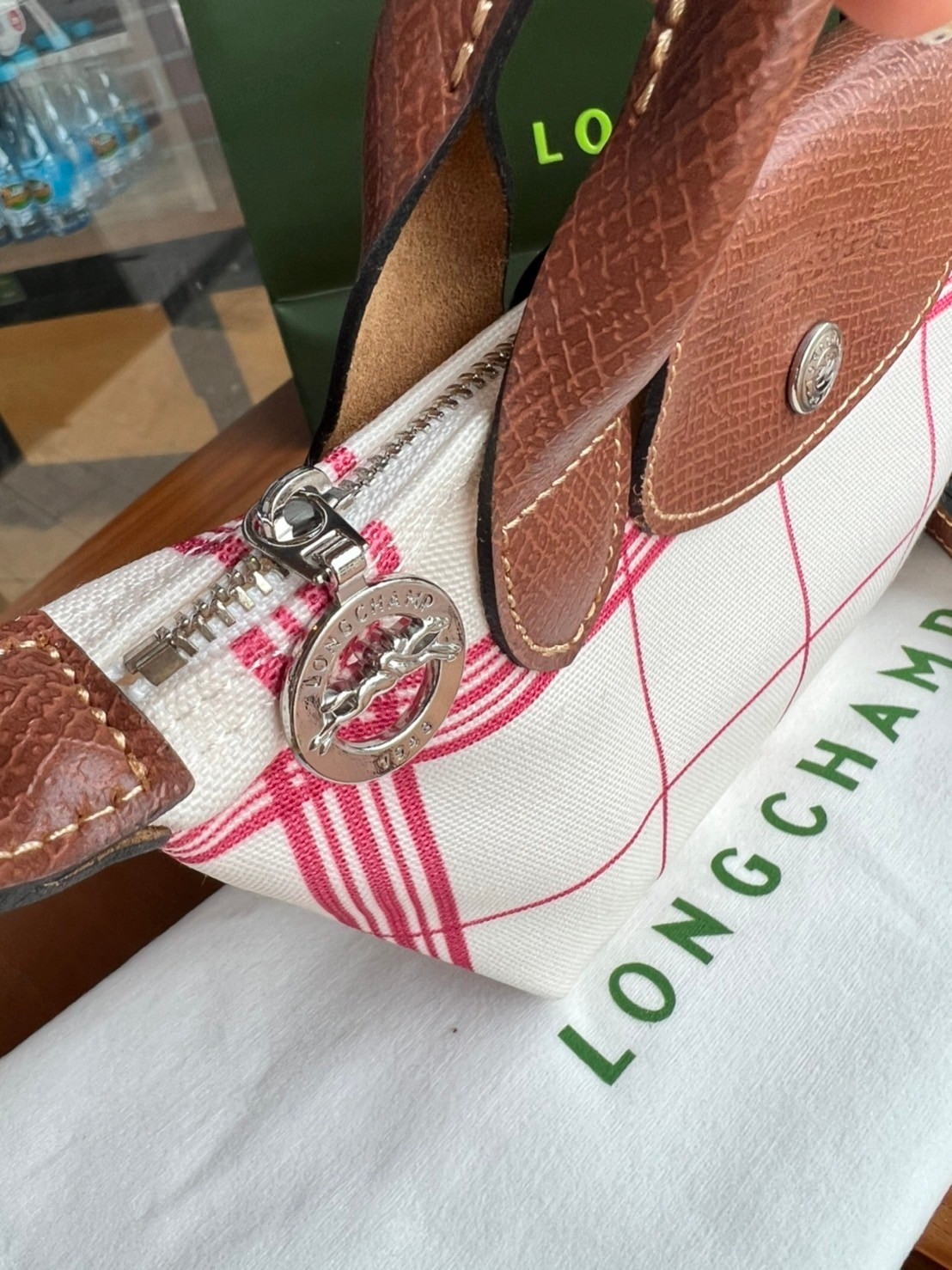 LONGCHAMP LE PLIAGE TORCHON Top handle bag - Red กระเป๋าถือขนาดเล็ก วัสดุผ้าฝ้าย อะไหลเงิน ตัดแต่งด้วยหนังวัวแท้ ผสมผสานแนวคลาสสิกแบบมินิมอลศิลปะการพับกระดาษแบบญี่ปุ่นดั้งเดิม