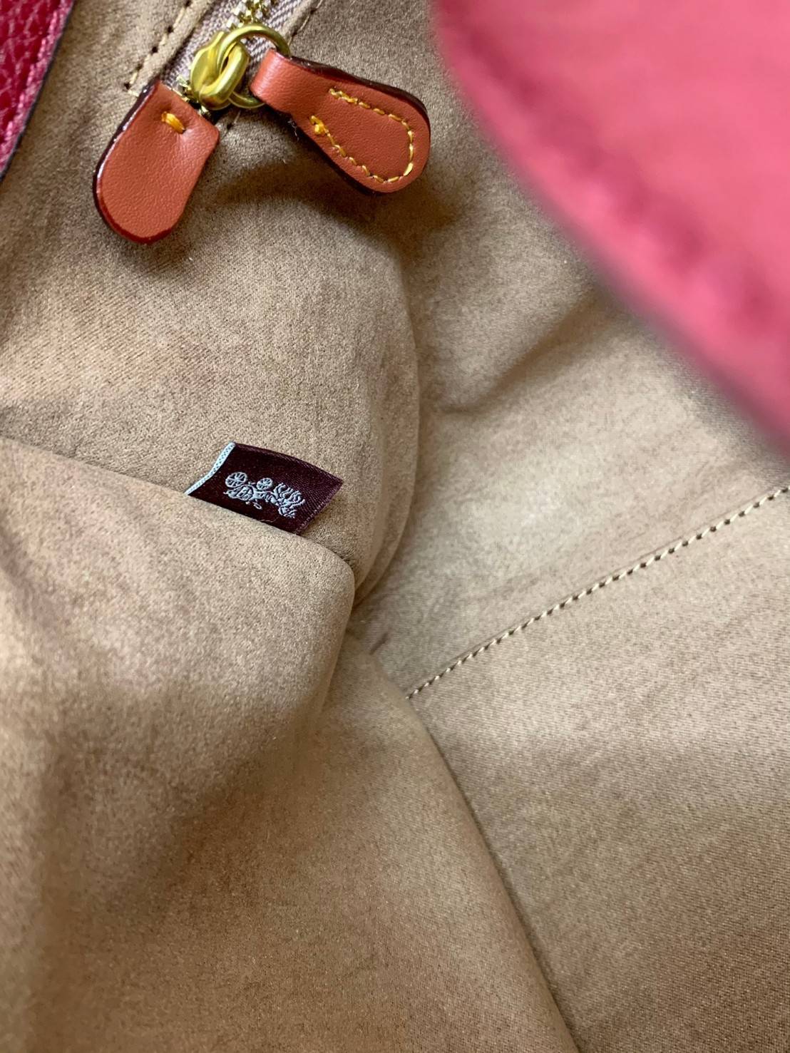 COACH FIELD TOTE IN COLORBLOCK WITH COACH BADGE ((C6035)) 📌พร้อมส่ง ยังไม่มีในไทยแน่นอนนจ้าา😘 กระเป๋าทรง Tote ที่สาวๆต้องมีติดตัวสักใบ! รุ่นนี้ใช้หนังแท้อย่างดี หนังนิ่ม สวยมากๆค่ะ หลงรักแน่นอน