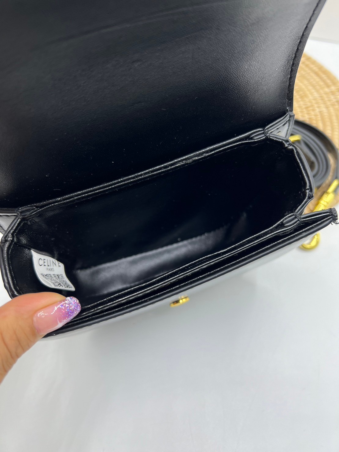 CELINE Mini besace triomphe in shiny top handle กระเป๋าสะพายคาดลำตัวพร้อมหูจับถนัดมือ น่ารักมาก รุ่นใหม่ล่าสุด