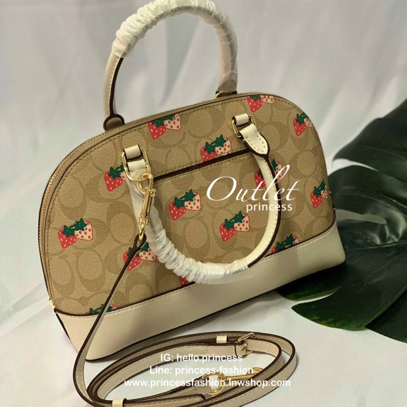 COACH MINI SIERRA SATCHEL IN SIGNATURE WITH STRAWBERRY PRINT (COACH 91514) กระเป๋าทรงโดม สุดฮิต วัสดุ pvc อย่างดีค่ะ 🔺จุดเด่นมีรูปสตรอเบอร์รี่น่ารักๆทั้งใบค่ะ เปิดปิดกระเป๋าแบบซิป ภายในกระเป๋ากว้าง ใส่กระเป๋าเงินใบยาวได้;ของจำเป็นของสาวๆได้ครบค่ะ 