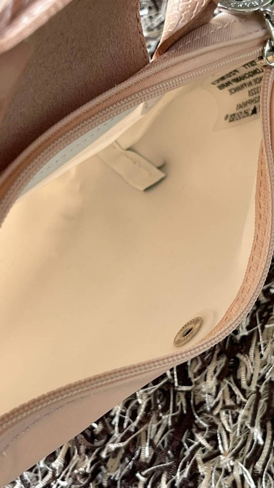 LONGCHAMP LE PLIAGE ORIGINAL Pouch with handle กระเป๋าถือขนาดมินิทรงpouch ให้ความหรูหราจาก Le Pliage (เลอ ปลิยาจ) ในขณะที่ที่ปิดแบบซิปช่วยให้คุณมั่นใจได้