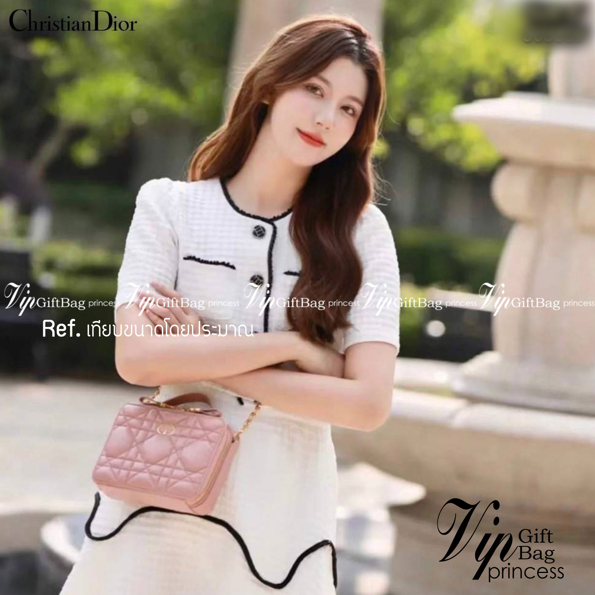 DIOR Caro Box Bag with Chain กระเป๋าสะพายทรงกล่อง หรูหรา ใช้งานง่าย ภายในเป็นช่องโล่ง มีช่องย่อย มาพร้อมสายสะพาย crossbody ถอดได้ ที่สามารถปรับใช้ได้หลากหลายสไตล์ เป็นสีที่ใช้งานได้ทุกโอกาส มาครบ box set ให้เก็บเป็นคอลเลคชั่นได้ ในราคาสุดคุ้ม จัดเลย!!