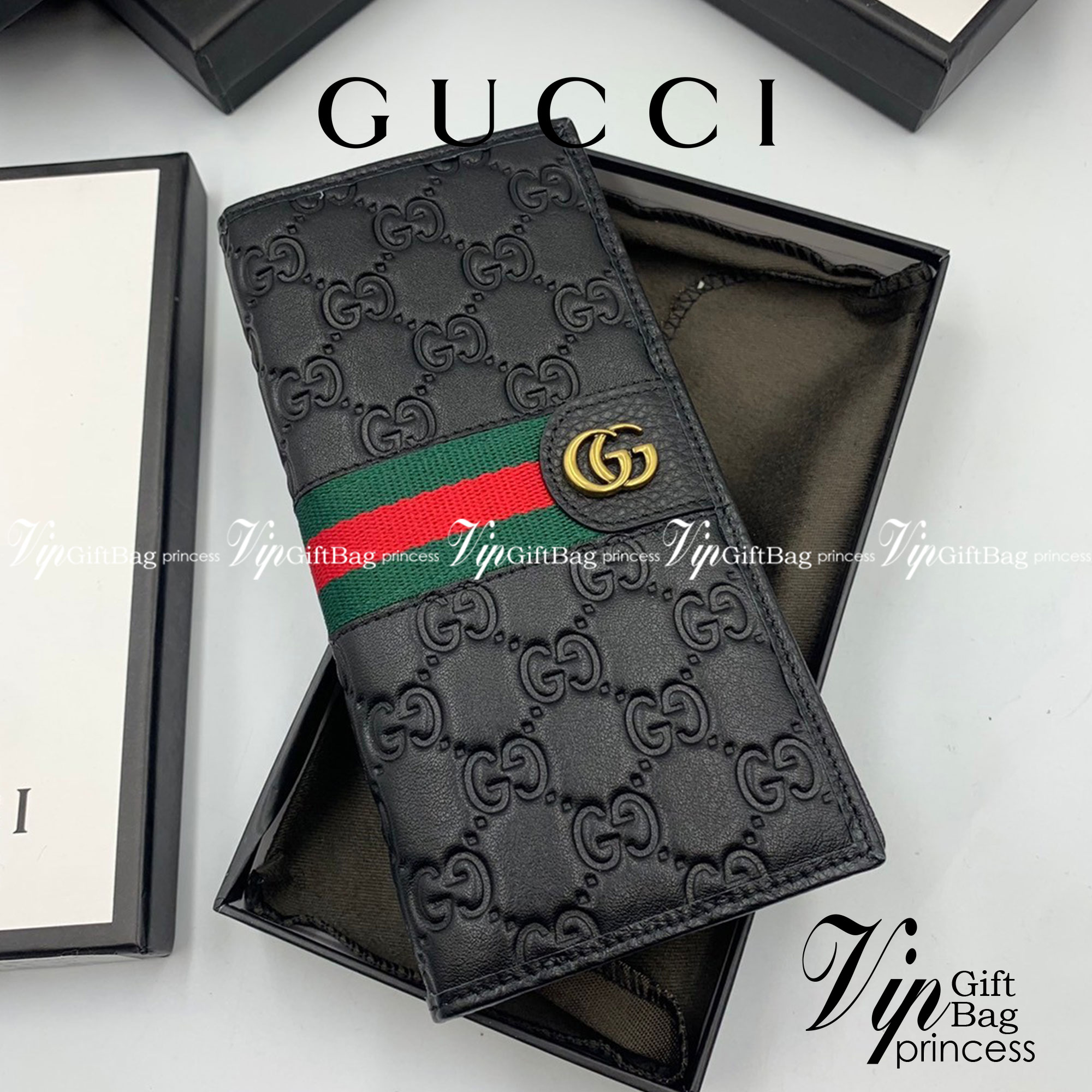 GUCCI MEN WALLET / GUCCI LONG WALLET / GUCCI WALLET กระเป๋าสตางค์ใบยาวผู้ชาย งานหนังแท้ ผสมผสานความสง่างามและคลาสสิกที่เข้ากับยุคสมัย ด้านหน้าโดดเด่นด้วยซิกเนเจอร์แบรนด์ เป็นอีกหนึ่งรุ่นที่ดาราเชเลปใช้กันเยอะมาก พร้อมส่งที่ไทย ภาพสินค้าถ่ายจากงานขายจริง ใ