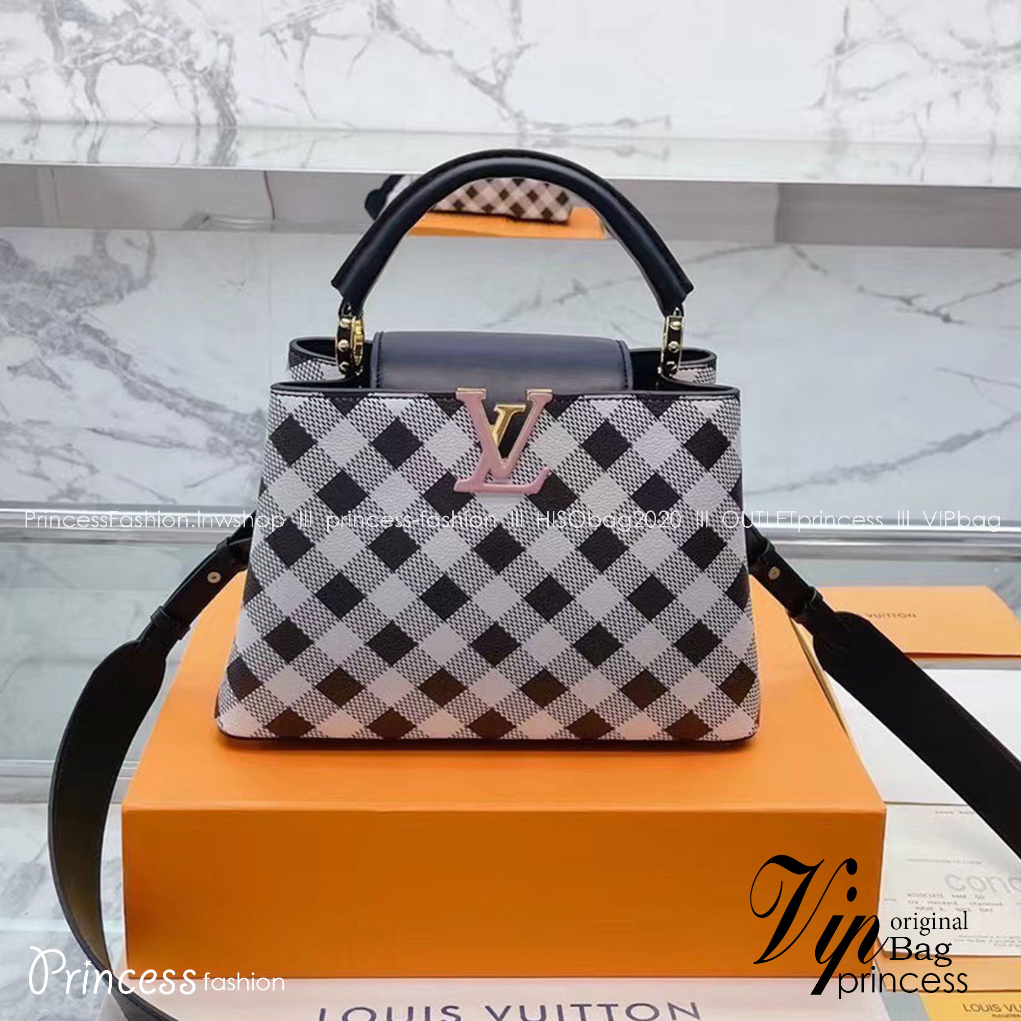 LV Capucines BB Vichy handbag / LV Bag พร้อมส่ง กระเป๋าถือสุดหรู ดีไซน์ทรงคลาสสิค ดีงามม้ากกกก!! มาพร้อมหูจับในตัว **ราคาพิเศษสุดคุ้ม งานสวยเกินราคา