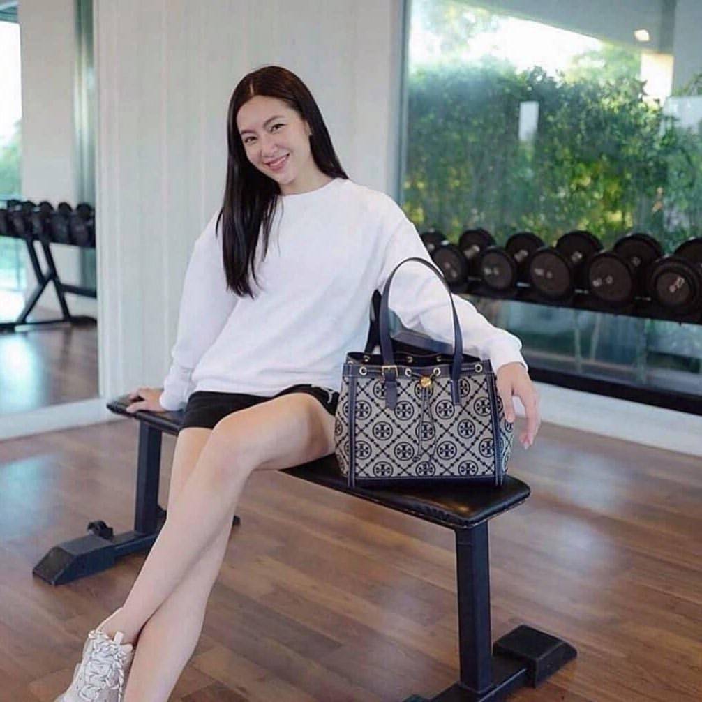 ของแท้ 💯% TORY BURCH FACTORY MONOGRAM JACQUARD TOTE BAG กระเป๋าถือหรือสะพายรุ่นล่าสุดดีไซน์ยอดนิยมจาก TORY BURCH FACTORY OUTLET