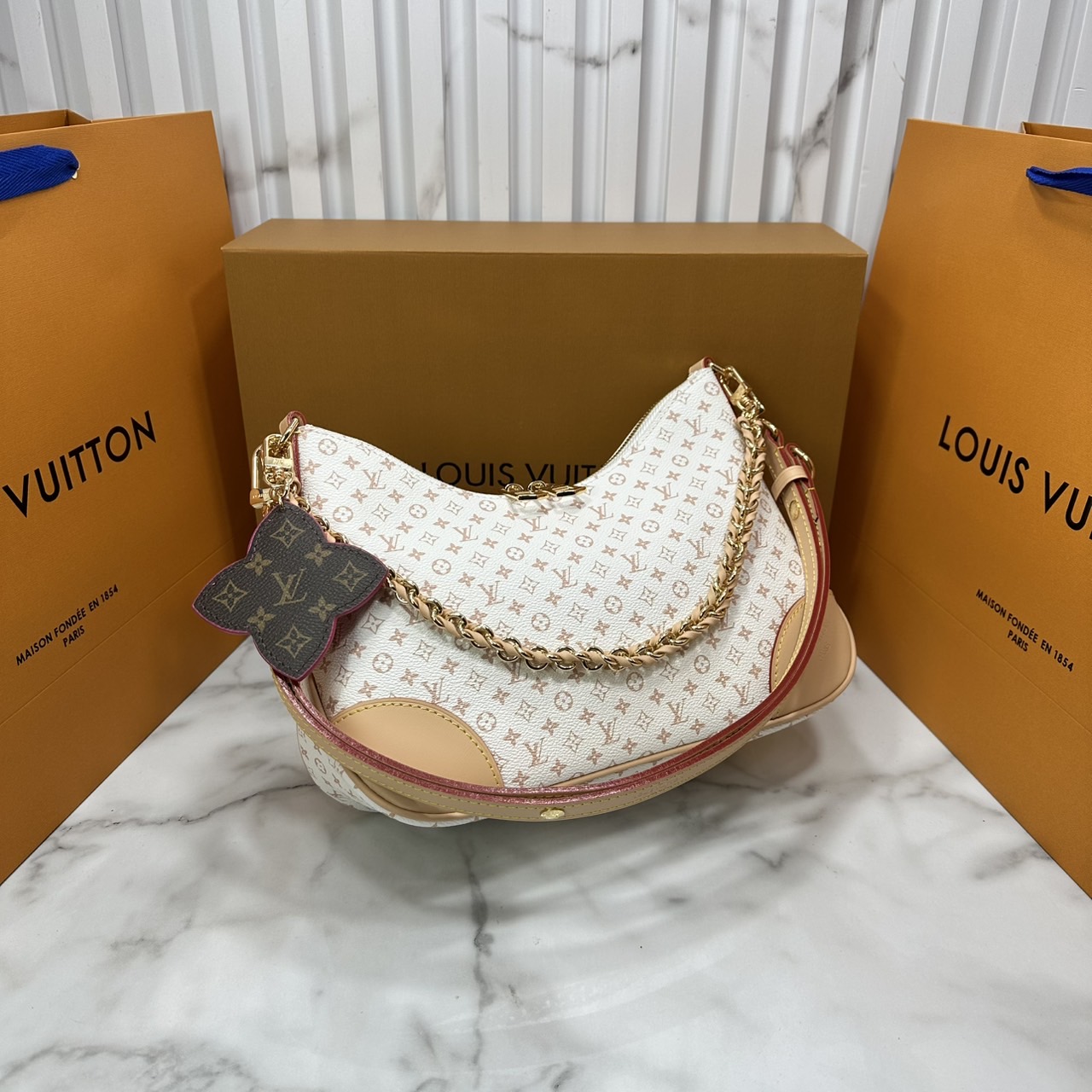 ORI หนังแท้ | LV Boulogne PM bag กระเป๋าสะพายทรงโฮโบ ดีไซน์อเนกประสงค์จาก Monogram แคนวาสคลาสสิก มีสายสะพายแบบถอดออกได้ เลือกสะพายเฉียง สะพายไหล่แบบสายยาว หรือสะพายไหล่แบบสายสั้นได้ตามต้องการ เมื่อถอดสายออก