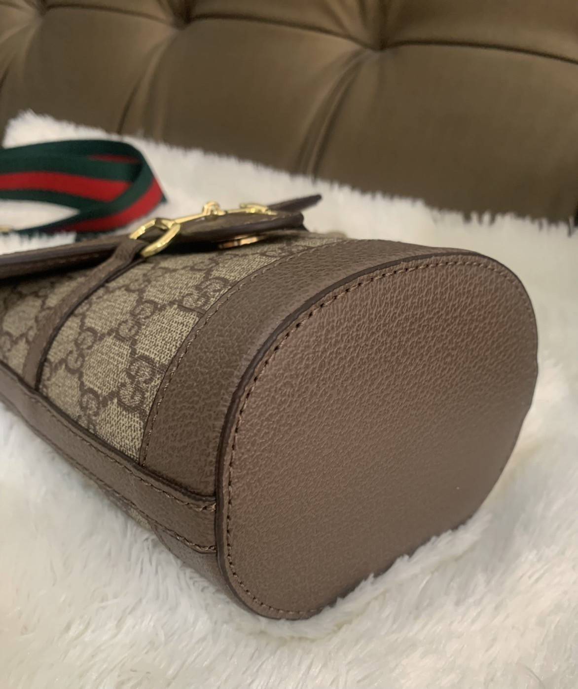 กระเป๋าสะพาย กระเป๋าใส่โทรศัพท์ งานแฟชั่นคลาสสิก Gucci Gag VIP GIFT WITH PURCHASE (GWP) พรีเมี่ยมกิ้ฟ Limited Edition รูปทรงถัง วัสดุcalfskin อะไหล่ทอง ลวดลายชิกเนเจอร์ โมโนแกรม GG เพิ่มความน่ารักด้วยพวงกุญแจเข้าชุดตุ๊กตาห้อยข้าง น่ารักมากมาย มาพร้อมสายสะ