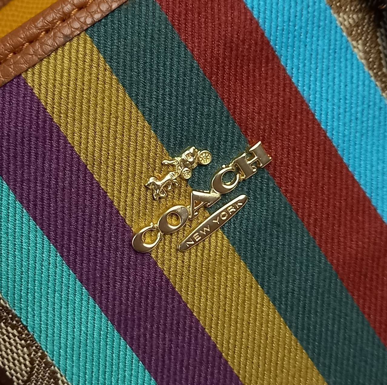 เอาอีกแล้วนะยูวว สวยน่ารักเบอร์นี้ COACH MOLLIE 25 TOTE IN SIGNATURE JACQUARD WITH STRIPES (C4086)🌺รีบมาสวยก่อนใครที่นี่เลย🤩🌈//กระเป๋าถือ กระเป๋าสะพาย ทรง TOTE ขนาดน่ารักกำลังดี ดีไซน์ใหม่ ลวดลายโดดเด่นสะดุดตา//วัสดุJACQUARDทอลาย ผ