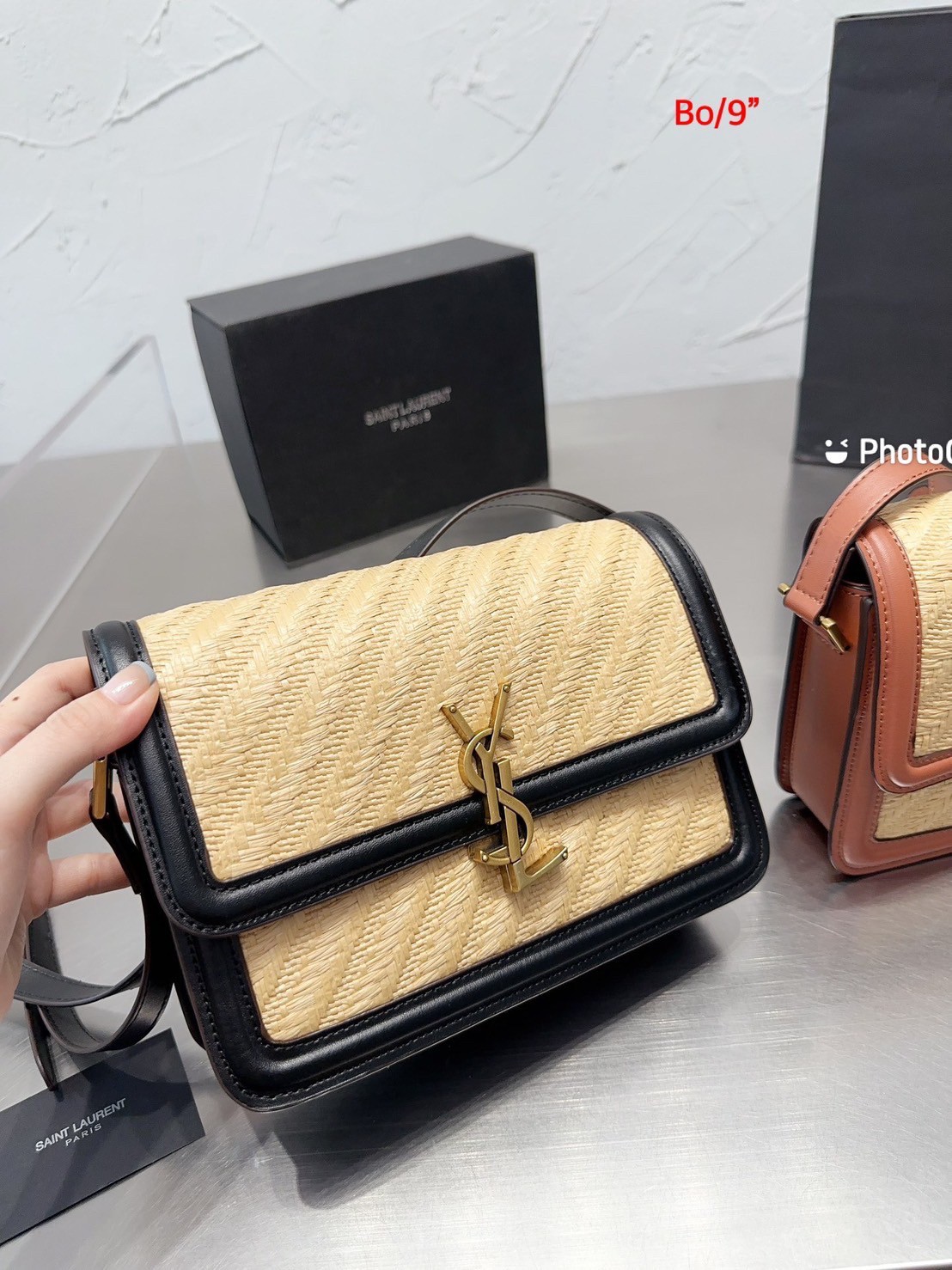 Medium Solferino raffia crossbody bag 9" / YSL SOLFERINO BAG / Solferino Natural Bag พร้อมส่งที่ไทย กระเป๋าสะพายทรงสี่เหลี่ยม ทอด้วยวัสดุธรรมชาติ สวยหรูอยู่ทรง เปิดปิดด้วยฝาปิดโลโก้แบรนด์อะไหล่ทอง