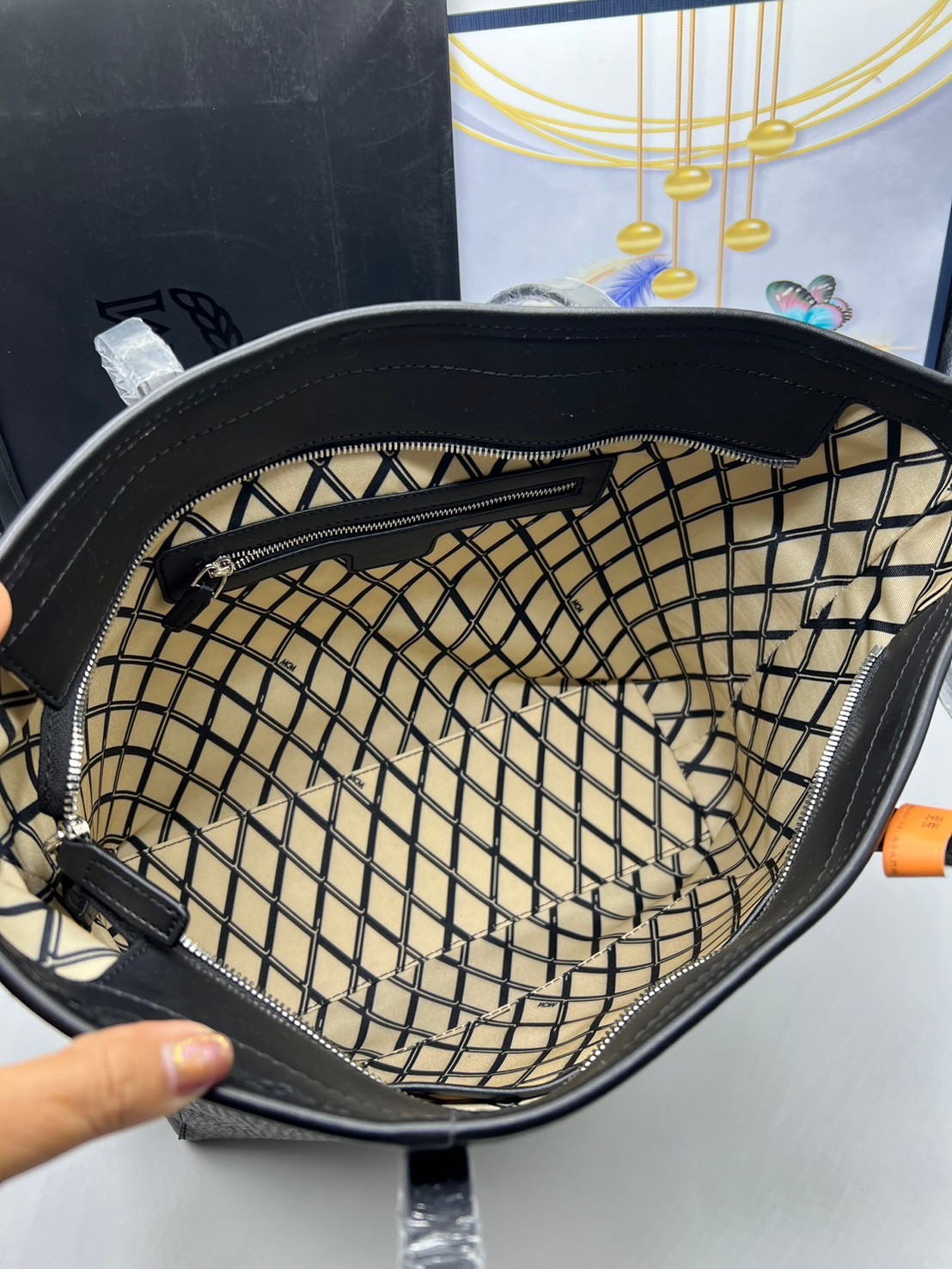 M.C.M MEDIUM TONI SHOPPER กระเป๋าทรงโท้ทใบใหญ่จุใจ เกรดท็อปออริ 1:1 สลับแท้ ใช้งานต่างประเทศได้ ภาพถ่ายจากงานขายจริง