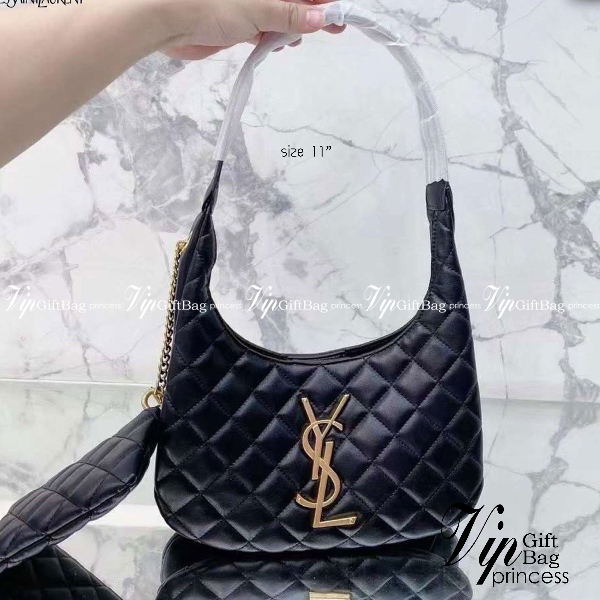 YSL Icare Maxi Shopping Bag In Quilted Lambskin 11" / YSL Icare Maxi Denim กระเป๋าสะพายขนาดกะทัดรัด มาพร้อมใบเล็ก หนังบุเย็บลายตาข่าย (Quilted Bag) ดีไซน์โฉบเฉี่ยวกว่าหลายระดับด้วยการประดับฮาร์ดแวร์ทองเหลืองในตัวอักษร Y.S.L สะดุดตา มอบสไตล์เรียบง่ายแ