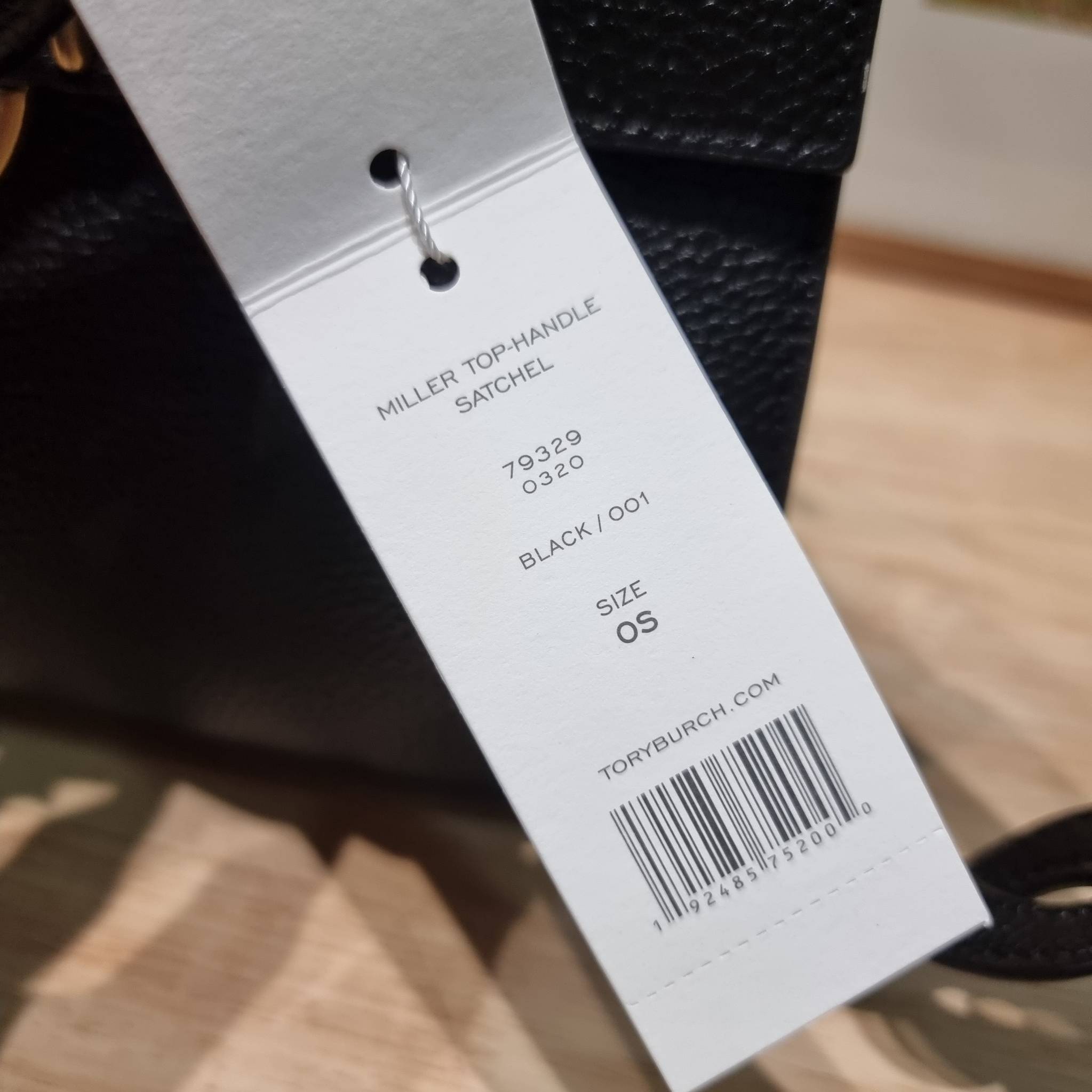 TORY BURCH MILLER TOP HANDLE SATCHEL ใหม่ล่าสุด กับกระเป๋าสะพายรุ่นยอดนิยม ที่มาในดีไซน์ top handle ให้สะดวกใช้ได้มากขึ้นด้วยหูจับในตัว โดดเด่นด้วยโลโก้สีทอง