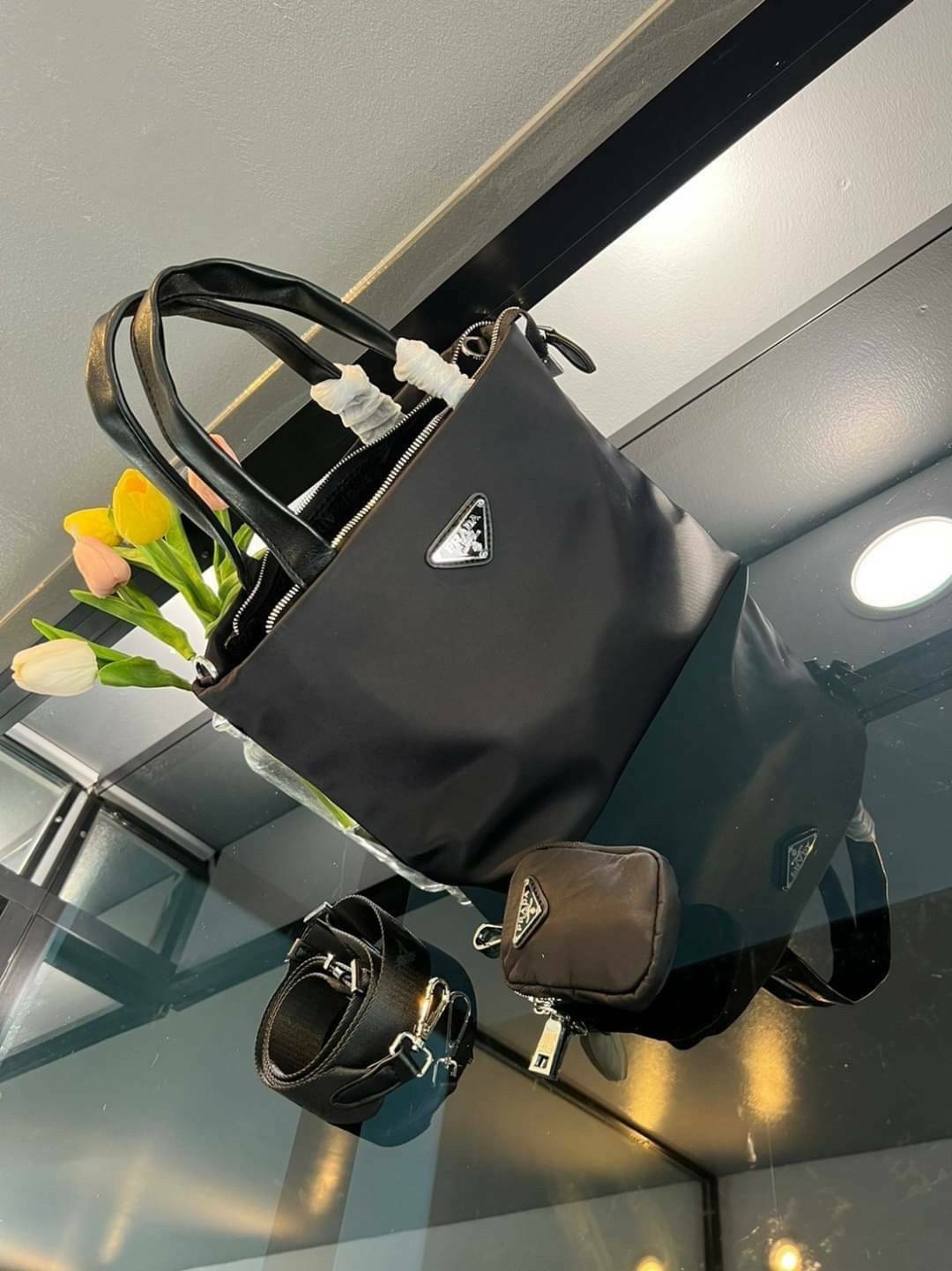 Prada nylon tote bag 9" กระเป๋าสะพายผ้าไนลอน พร้อมใบเล็ก ภาพถ่ายจากงานขายจริง ใช้งานต่างประเทศได้