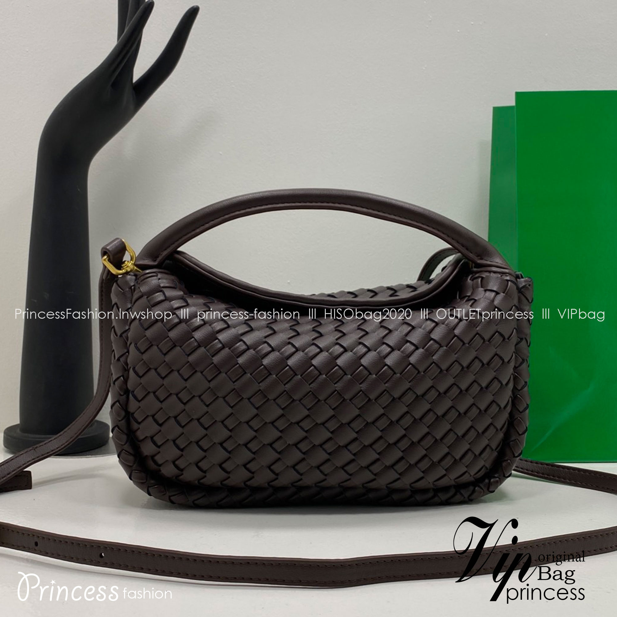 BOTTEGA intrecciato leather Snap Handle Handbag กระเป๋าถือ/สะพาย ดีไซส์สานเป็นเอกลักษณ์ หูจับในตัว หนังสวยงาม เกรดออริ สลับแท้ 1:1 ใช้งานต่างประเทศได้