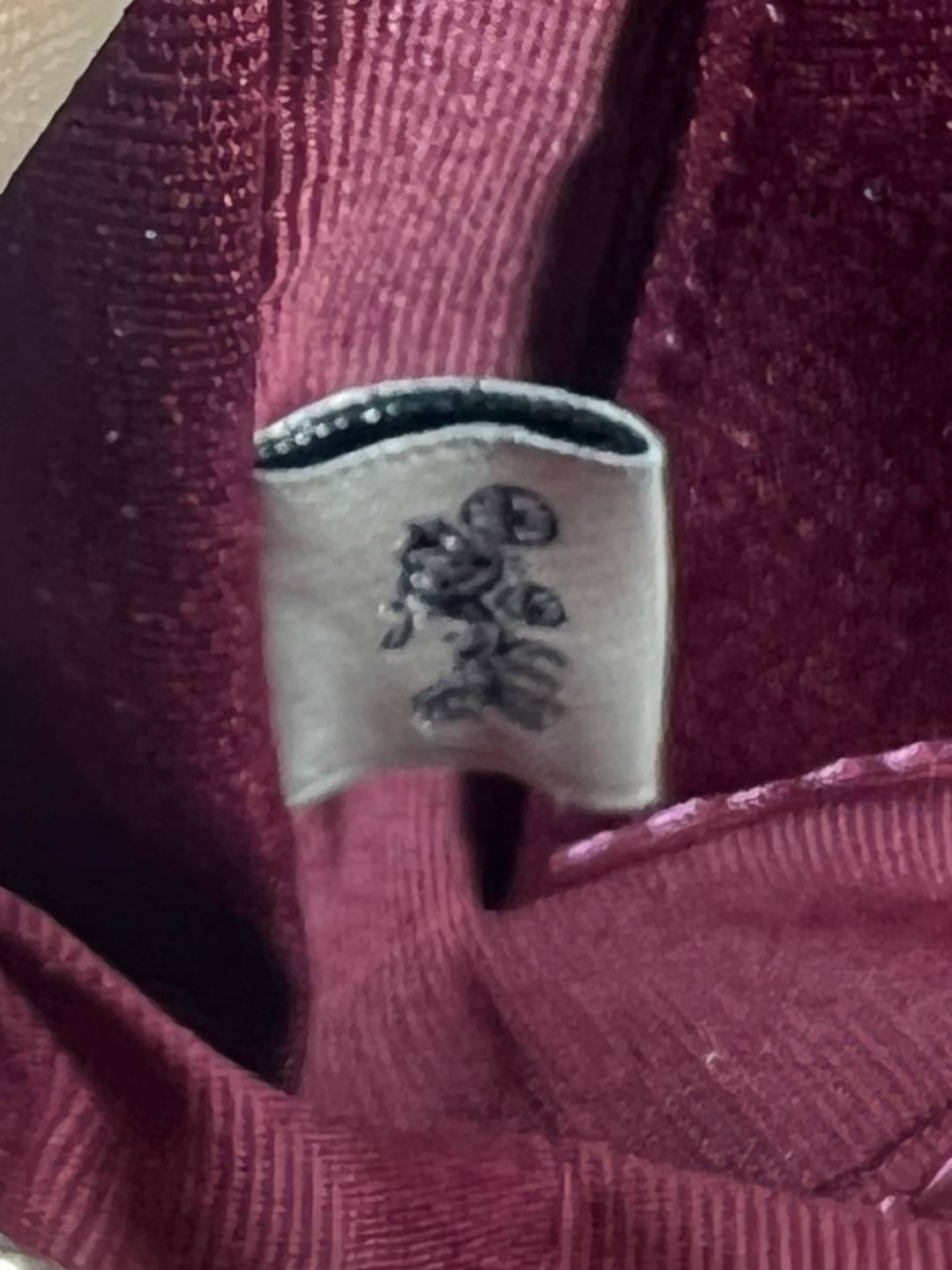 COACH LARK BAG 19 IN SIGNATURE JACQUARD พร้อมส่งที่ไทย สวยก่อนใครแน่นอนค่ะ กระเป๋าสะพายข้าง//ครอสบอดี้ร์ วัสดุหนังแท้+Jacqurd ได้ลงตัวสวยงามมากๆค่ะ มีช่องใส่ของจุกจิกทั้งด้านหน้าและหลัง ;เปิดปิดกระเป๋าแบบซิปคู่ ภายในสามารถใส่กระเป๋าเงินใบกลางได้;มือถือได้