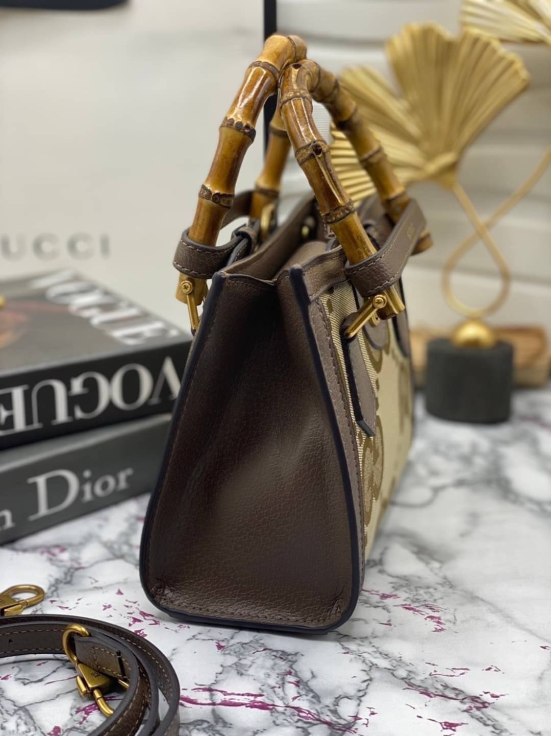 หนังแท้ Gucci Diana jumbo GG tote bag Mini พร้อมส่งที่ไทย Brown Camel and ebony jumbo GG canvas ภาพสินค้าถ่ายจากงานขายจริง ใช้งานต่างประเทศได้ค่ะ