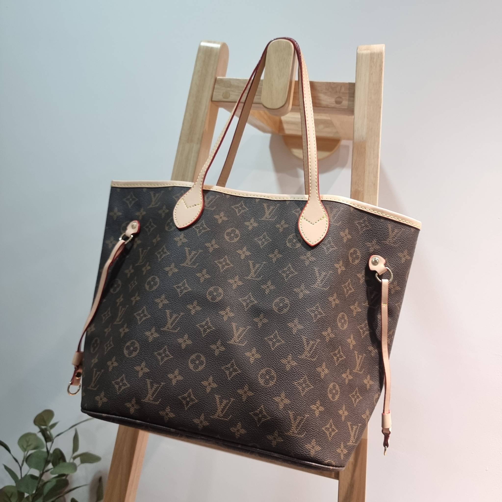 LV Neverfull Monogram / LV 2IN1 TOTE SET กระเป๋าสะพายไหล่ใบใหญ่ทรง tote มาพร้อมใบลูก คลาสสิคที่สุด เป็นอีกรุ่นที่มีคนใช้กันทั่วบ้านทั่วเมือง ฮิตแบบไม่ต้องพูดเยอะ